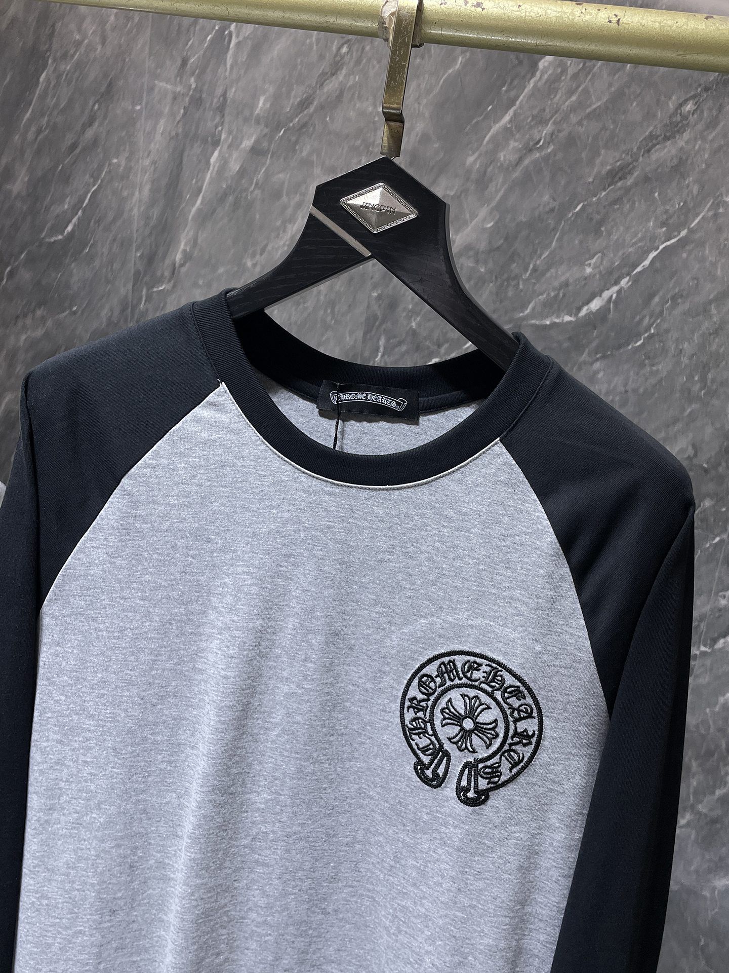 Horse Shoe Logo Grey & Black Long Sleeve™