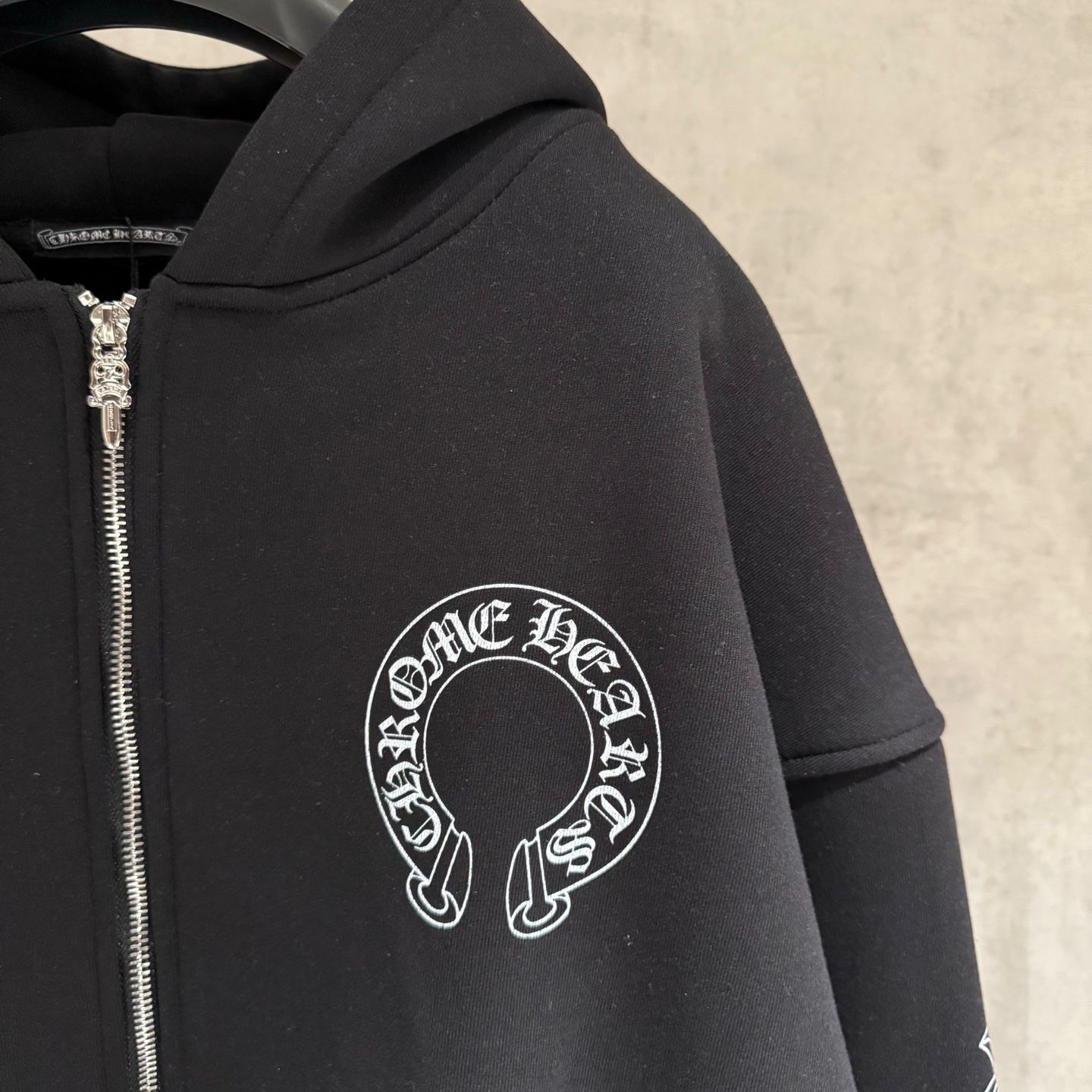 White Horse Shoe Logo Black Oversized Hoodie™