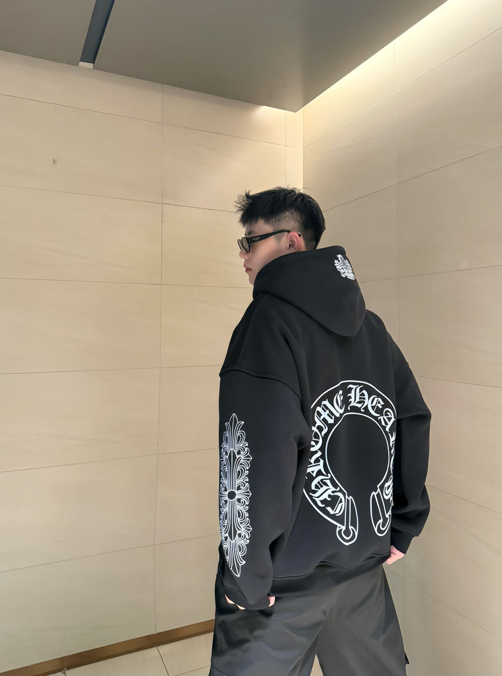 White Horse Shoe Logo Black Oversized Hoodie™