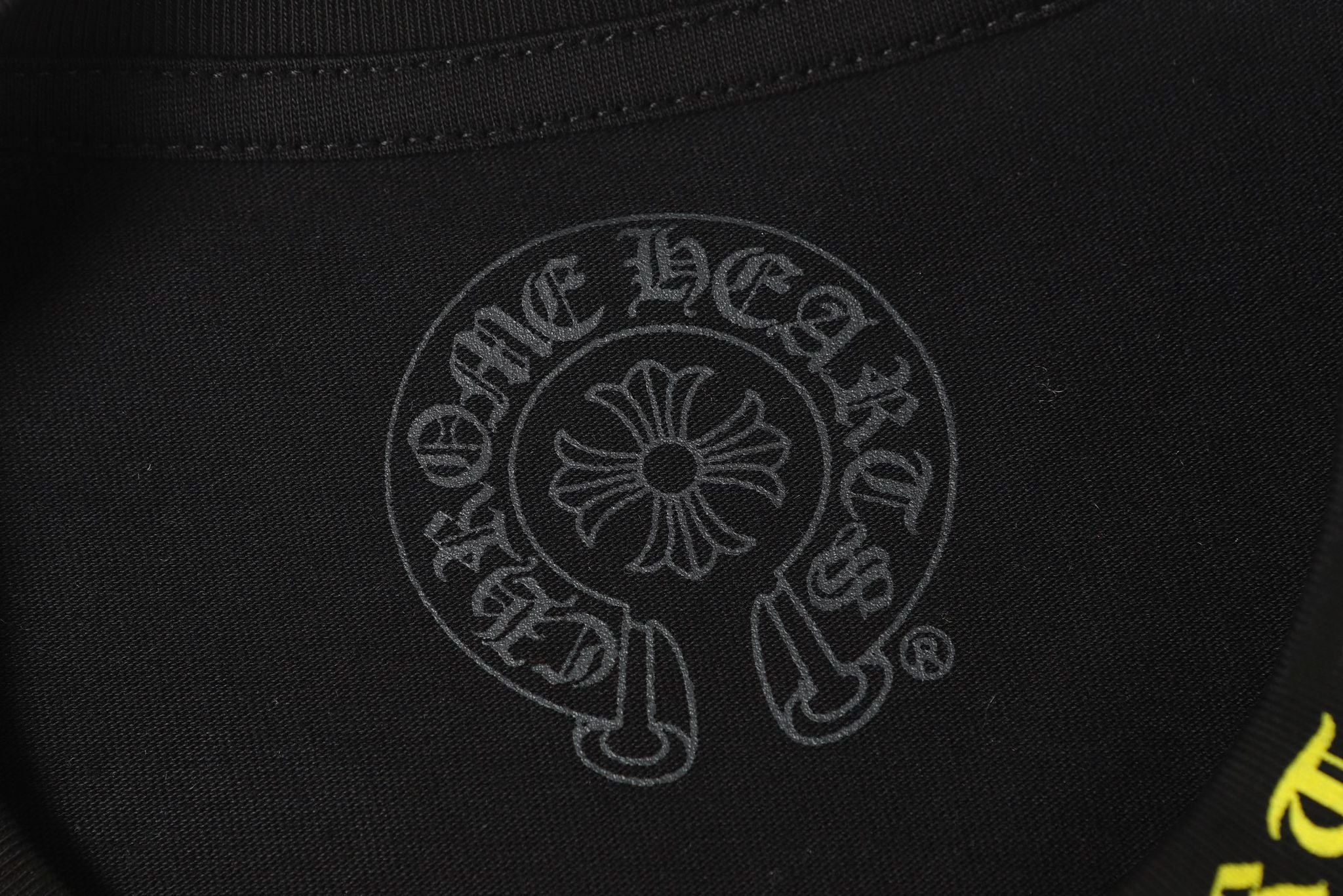 Yellow Typography Collar Black Long Sleeve™