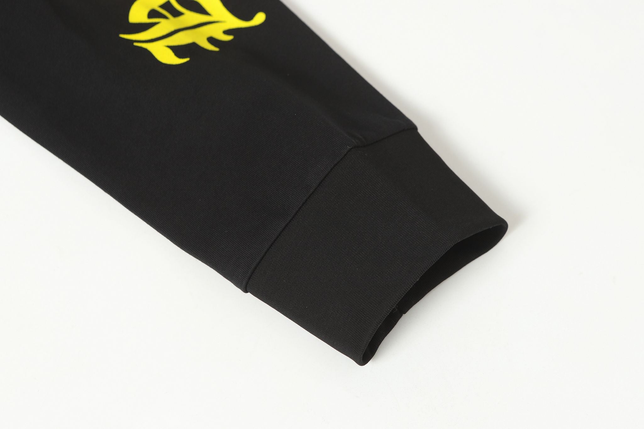Yellow Typography Collar Black Long Sleeve™