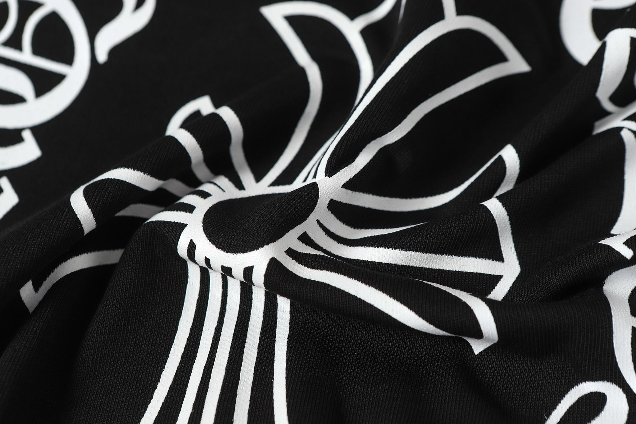 Typography Collar & Horse Shoe Logo Black T-Shirt™