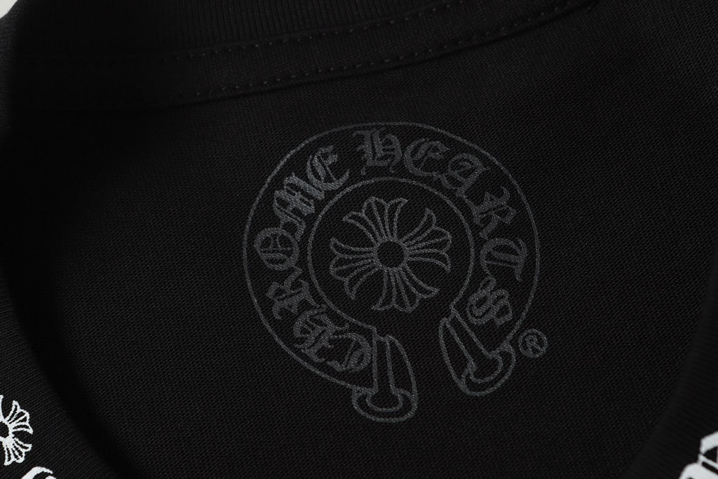 Typography Collar & Horse Shoe Logo Black T-Shirt™