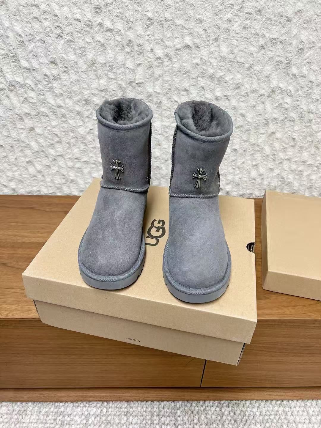 Metallic Cross Grey Fur Boots™