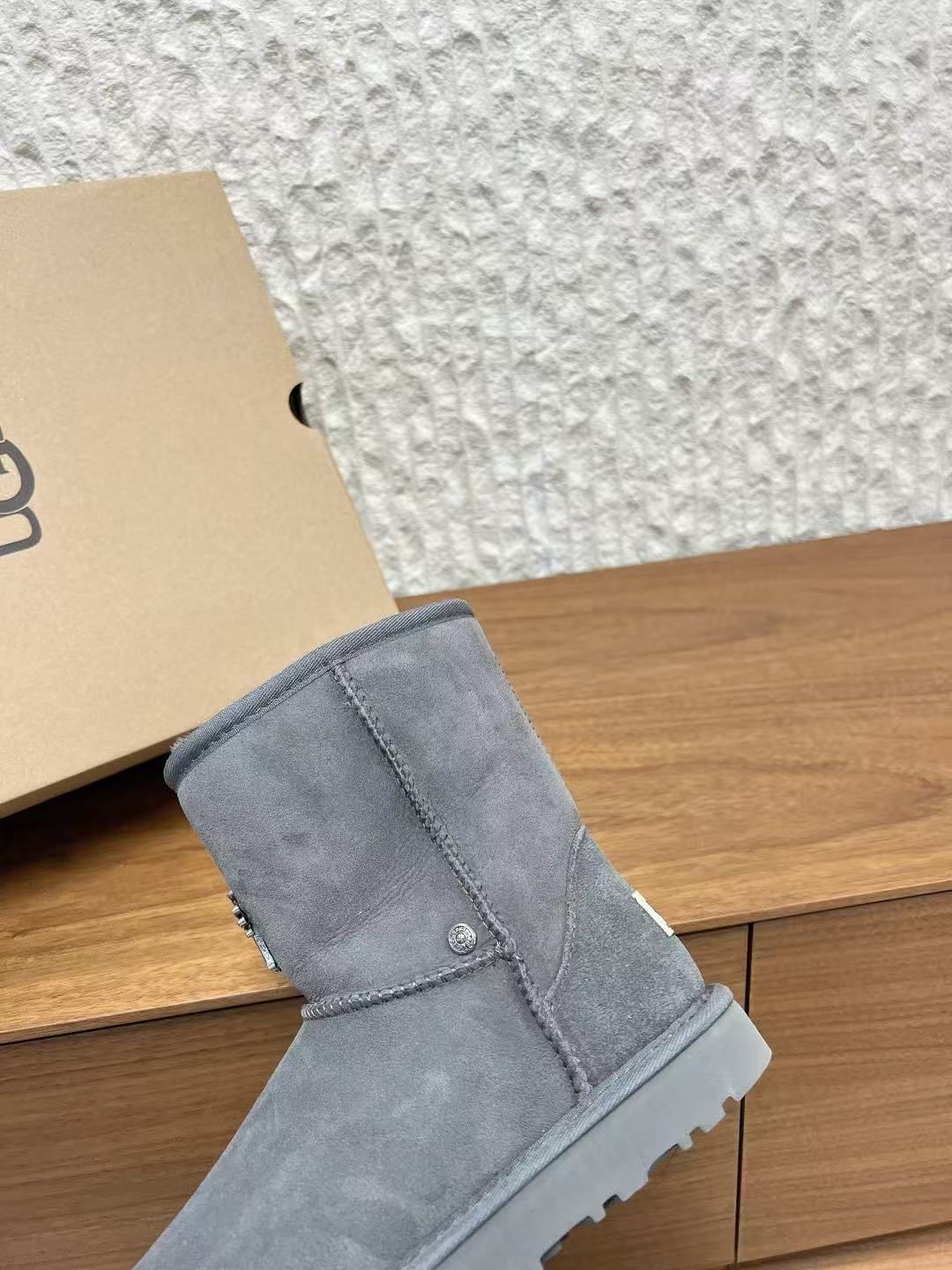 Metallic Cross Grey Fur Boots™