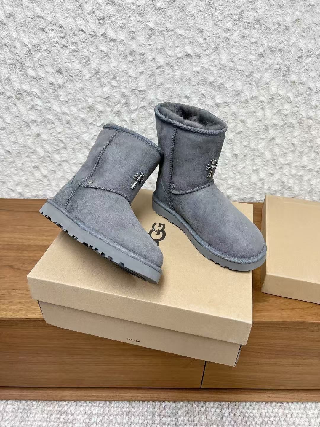 Metallic Cross Grey Fur Boots™