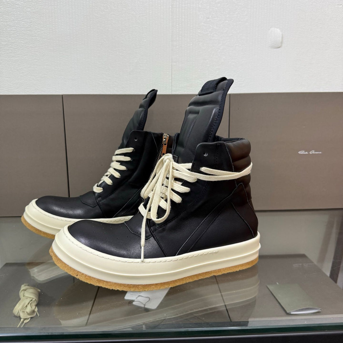 R.O Geobskt Padded Leather Black High-Top Sneakers™