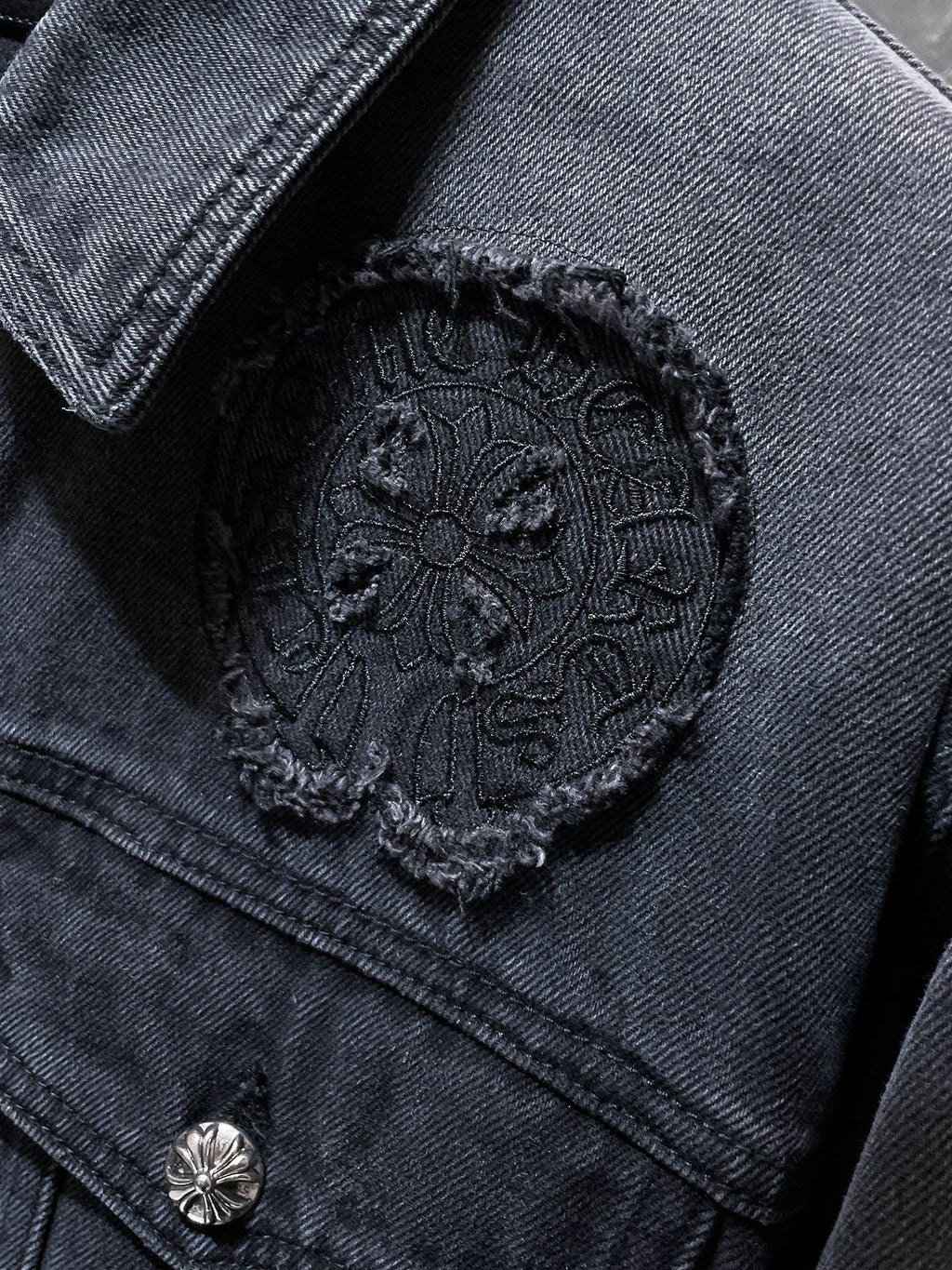 Torn Fabric Horse Shoe Logo Faded Black Denim Jacket™