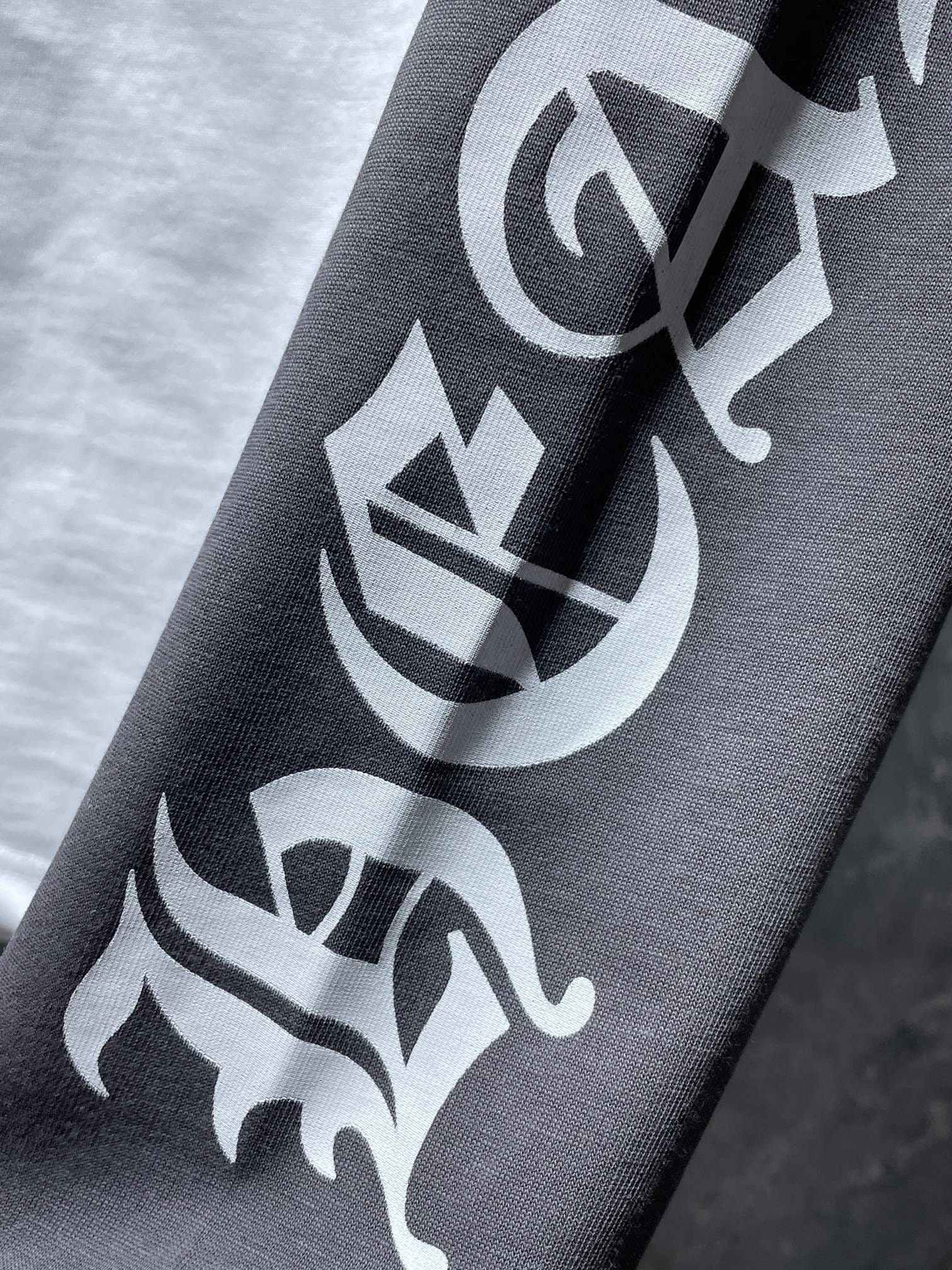 Typography Logo Grey & White Long Sleeve™