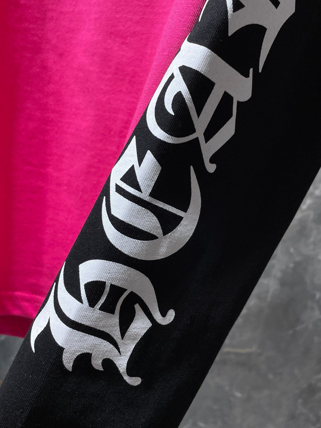 Big Horse Shoe Logo Hot Pink Long Sleeve™