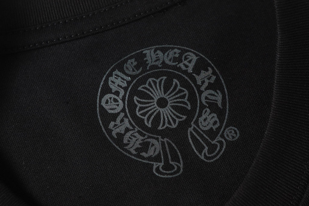 Multi Color Crosses Horse Shoe Logo Black T-Shirt™