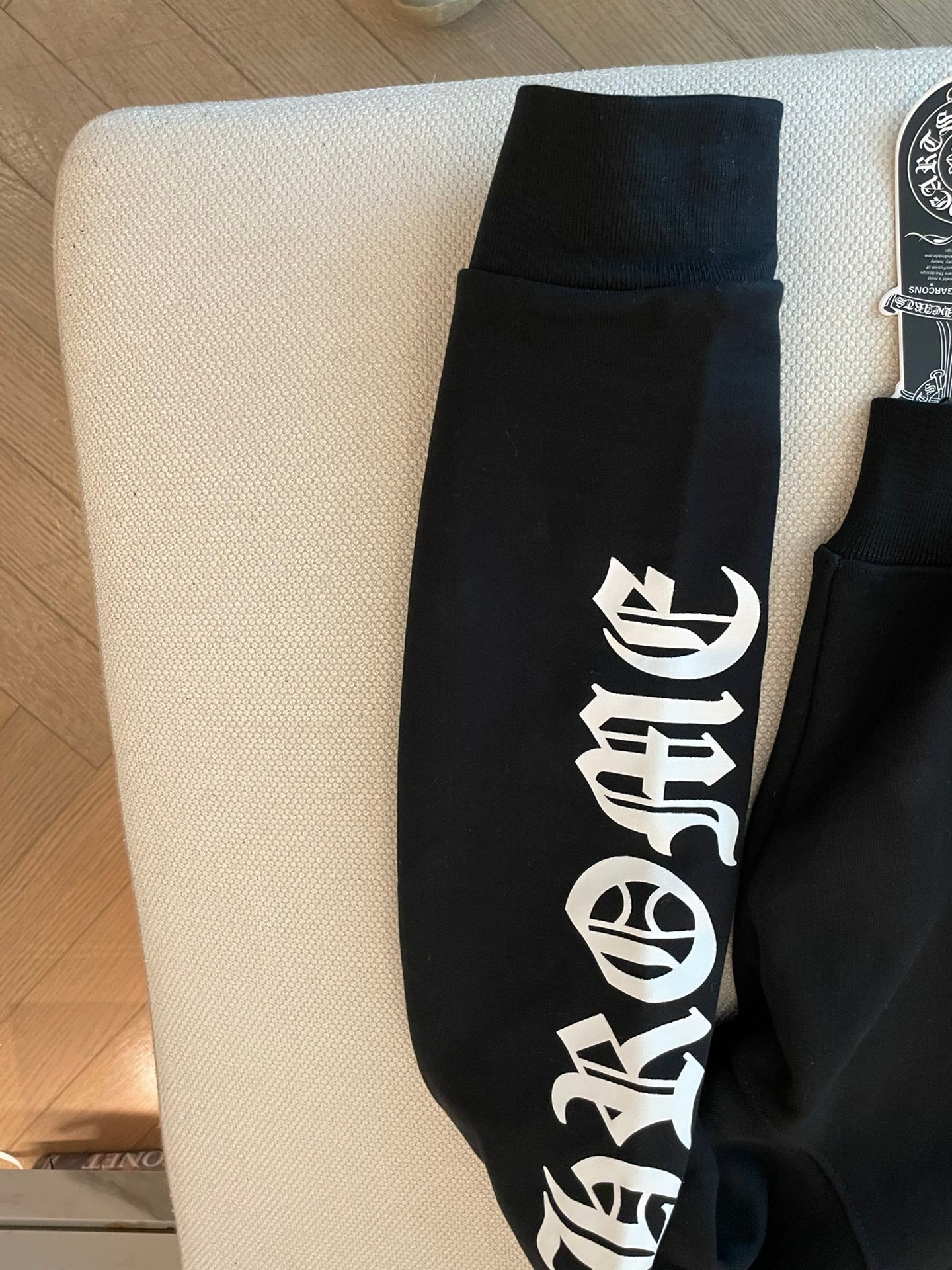 Horse Shoe Logo Women's Cropped Black Hoodie™
