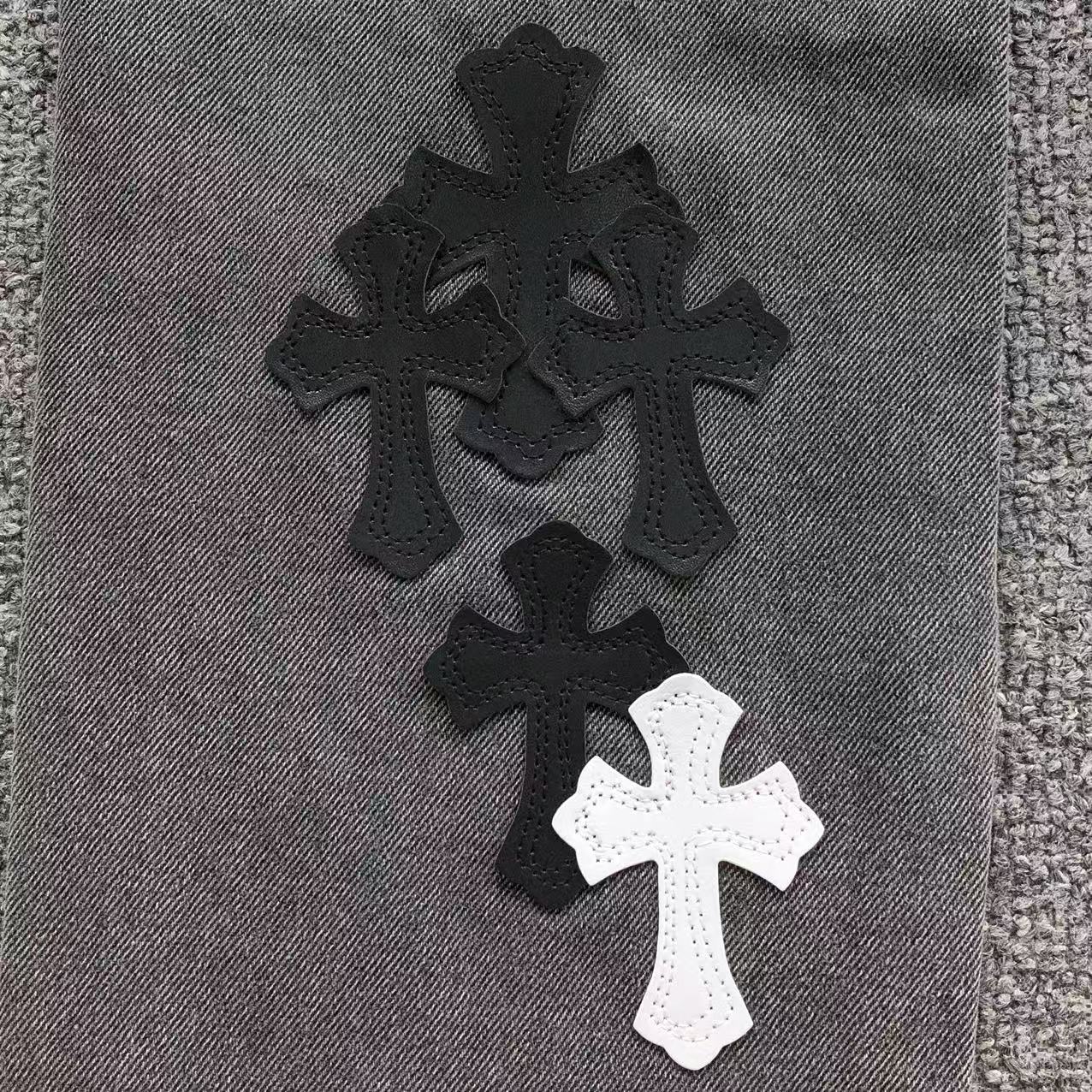 Black & White Cross Patch Fleurknee Dark Grey Jeans™