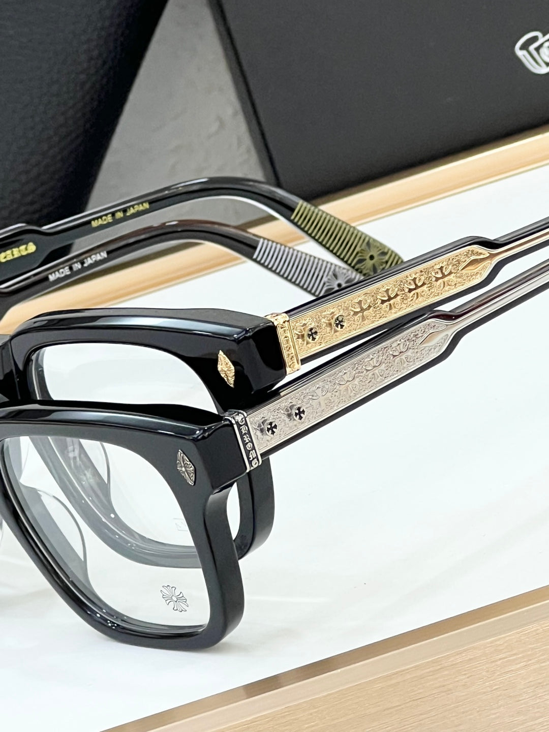 Ambidixtrous Glasses