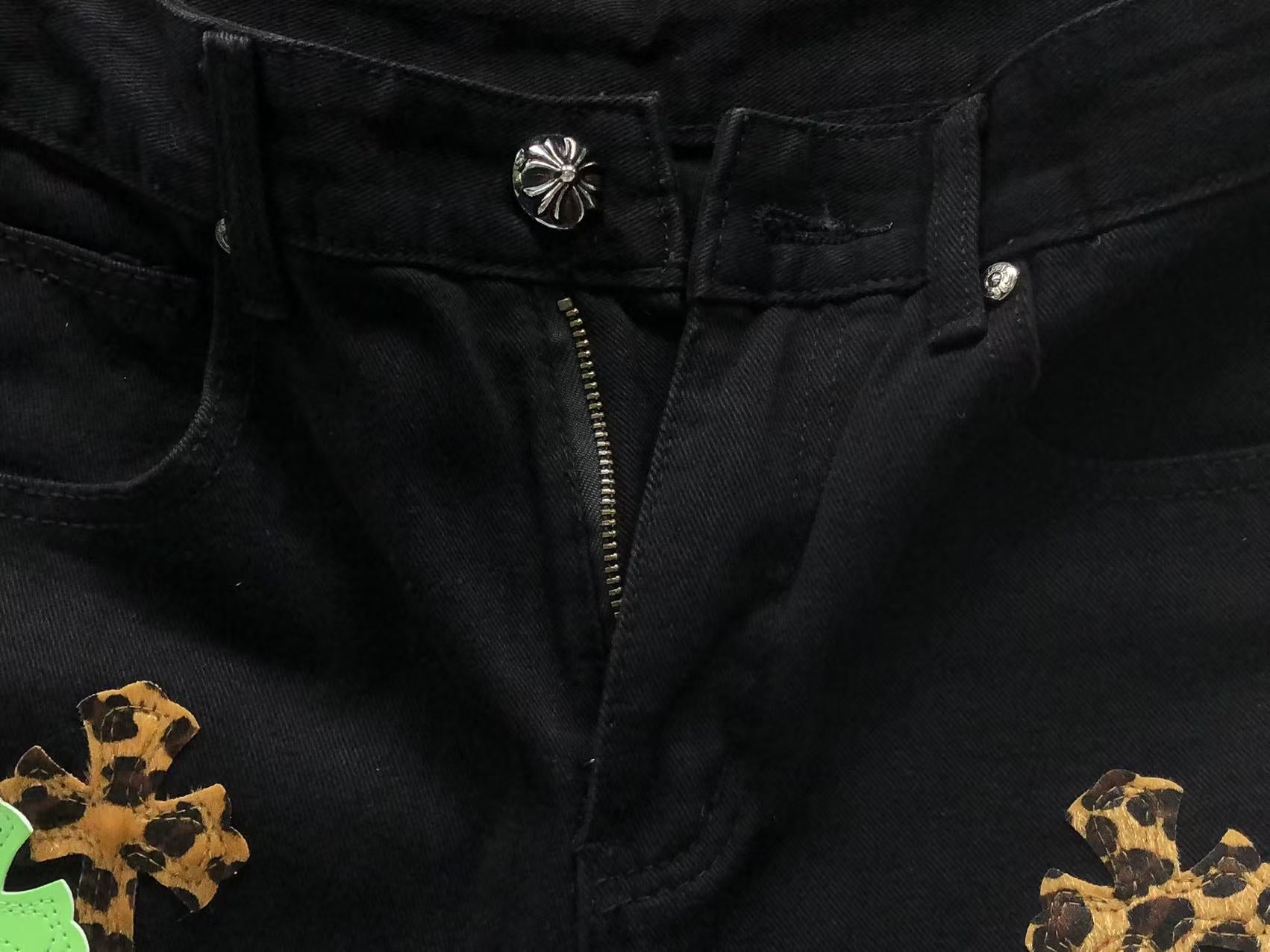 Leopard & Green Cross Patch Black Jeans™