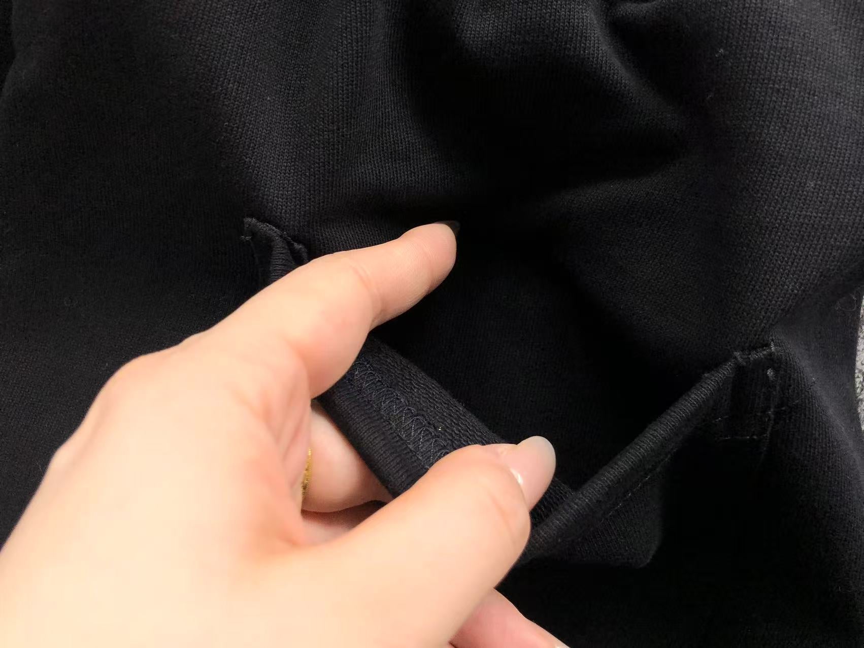 Horse Shoe Logo Paint Drip Black Sweatshorts™