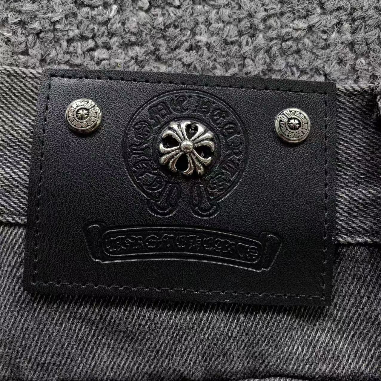 Black & White Cross Patch Fleurknee Dark Grey Jeans™