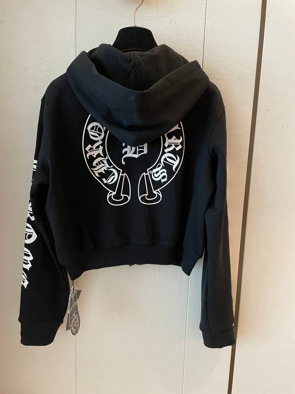 Horse Shoe Logo Women's Cropped Black Hoodie™