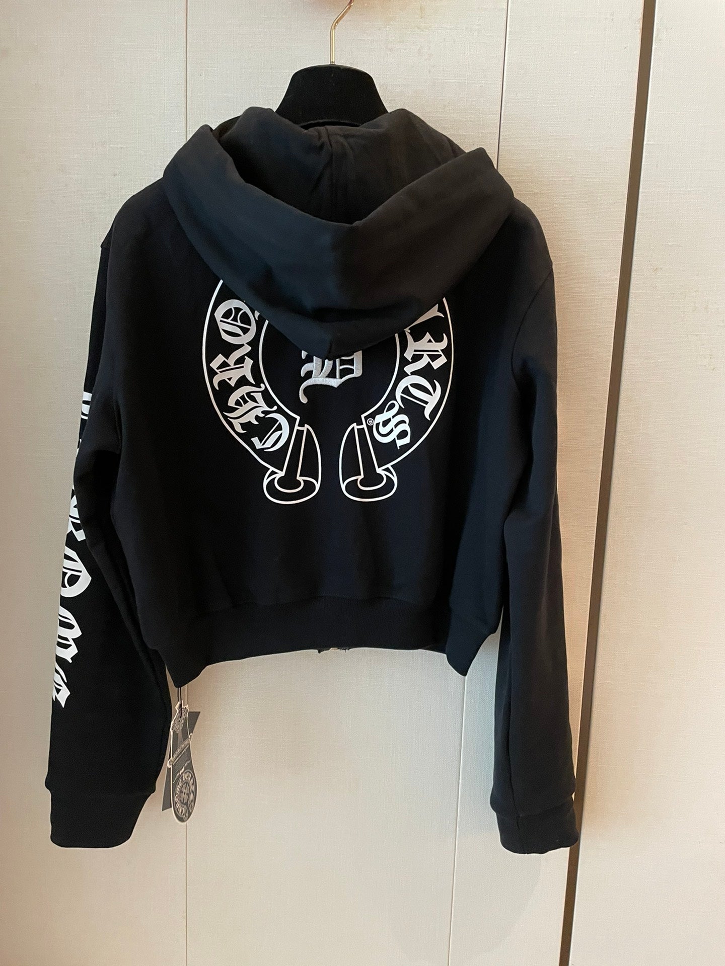 Horse Shoe Logo Women's Cropped Black Hoodie™