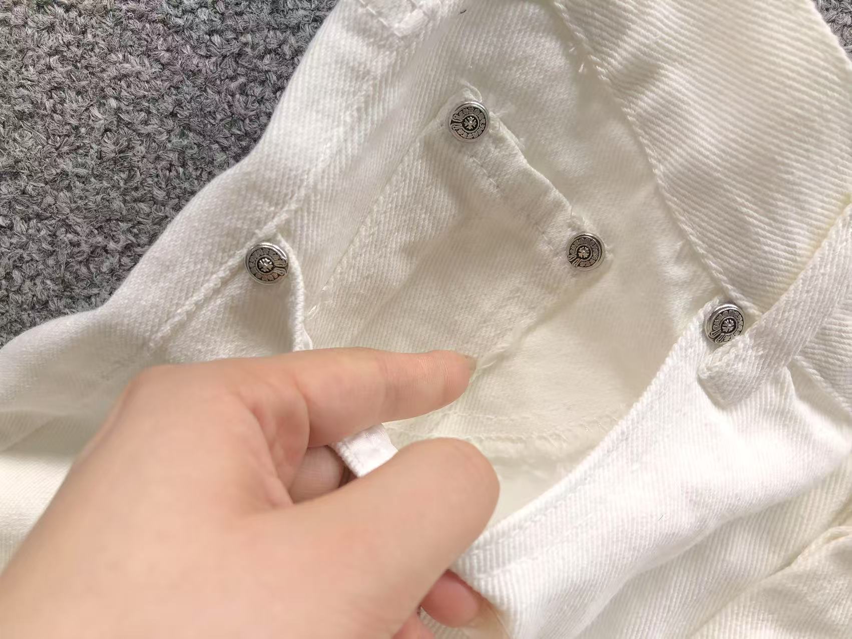 Leopard Cross Patch White Denim Jeans™