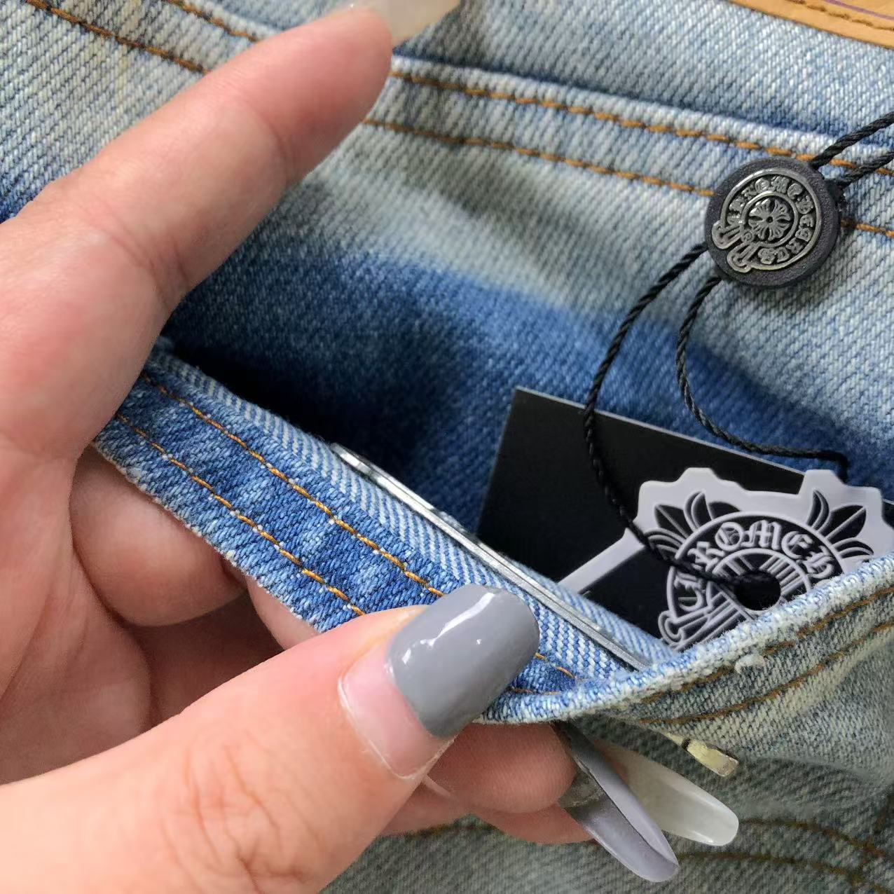 Leopard Star Patch Light Denim Baggy Jeans™
