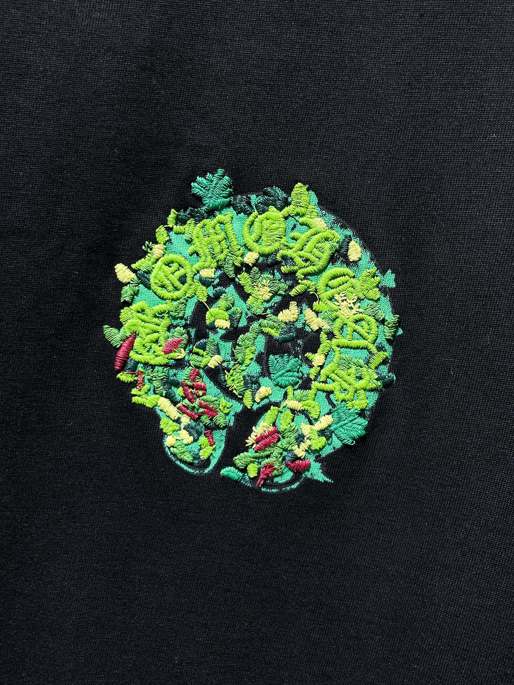 Embroidered Floral Horseshoe Black T-Shirt™