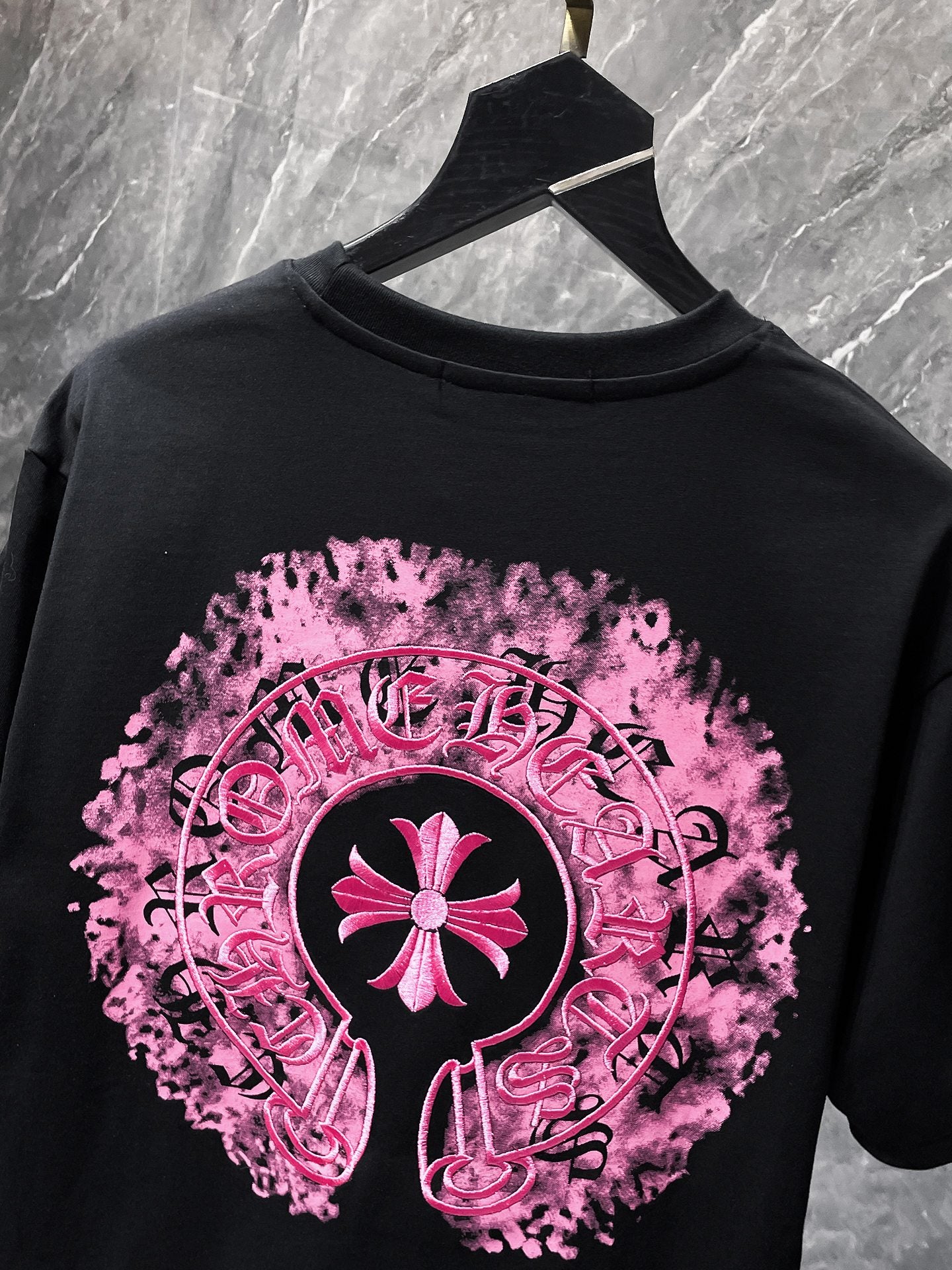 Pink Spray Horseshoe Black T-Shirt™