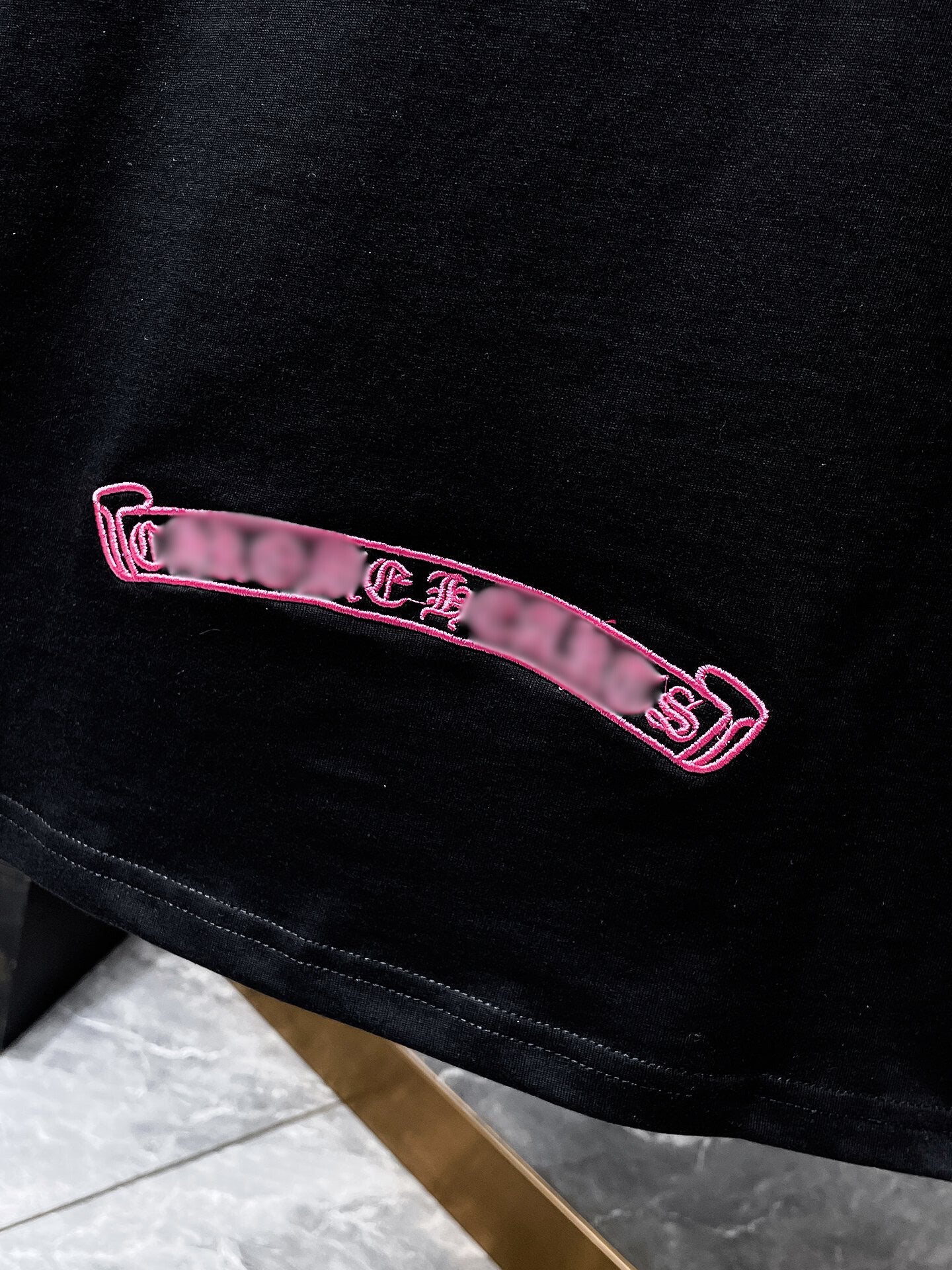 Pink Spray Horseshoe Black T-Shirt™
