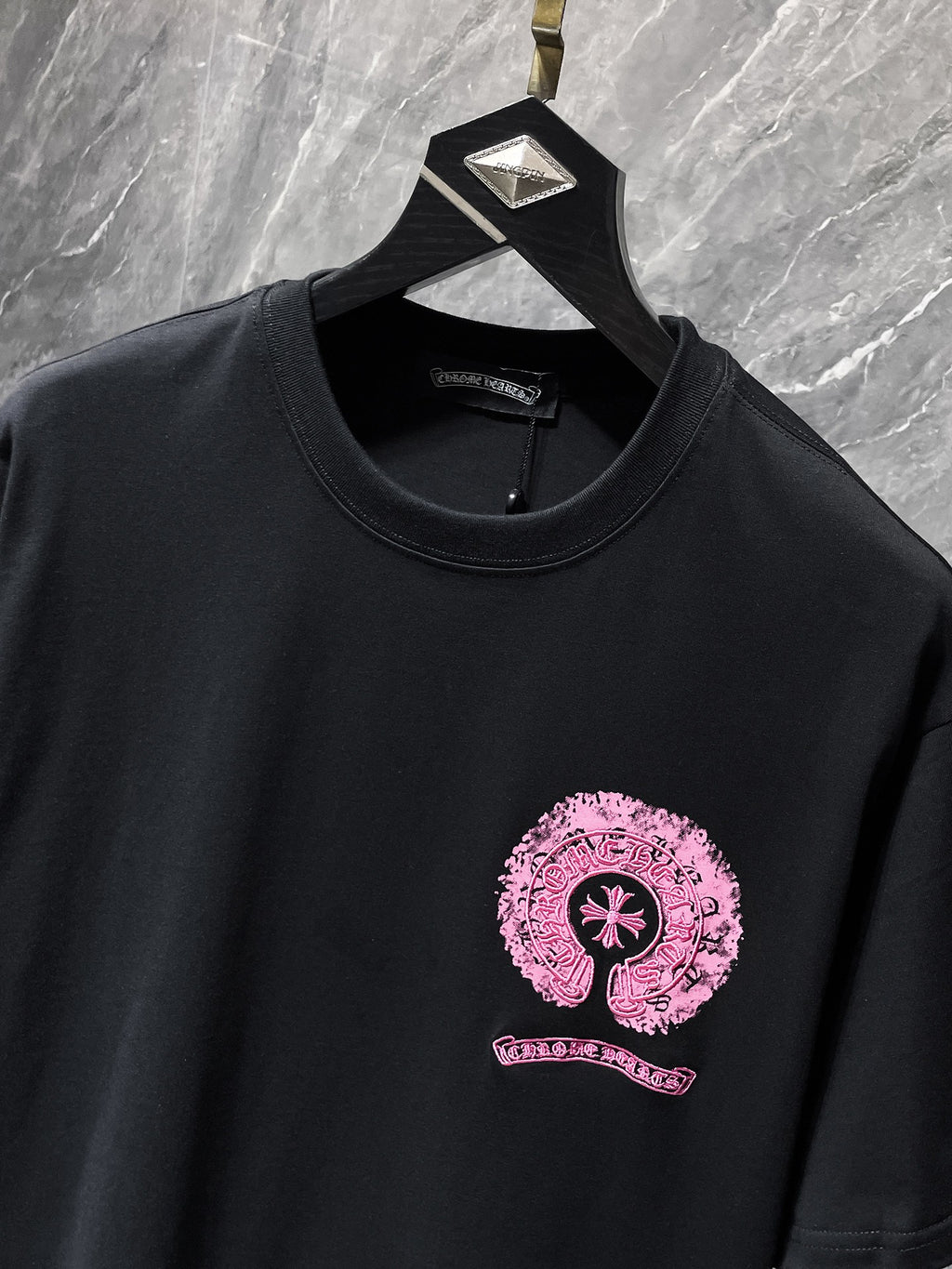 Pink Spray Horseshoe Black T-Shirt™