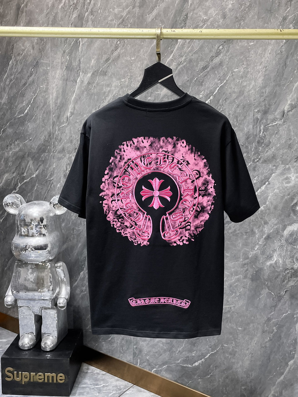 Pink Spray Horseshoe Black T-Shirt™