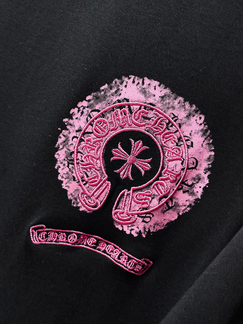 Pink Spray Horseshoe Black T-Shirt™