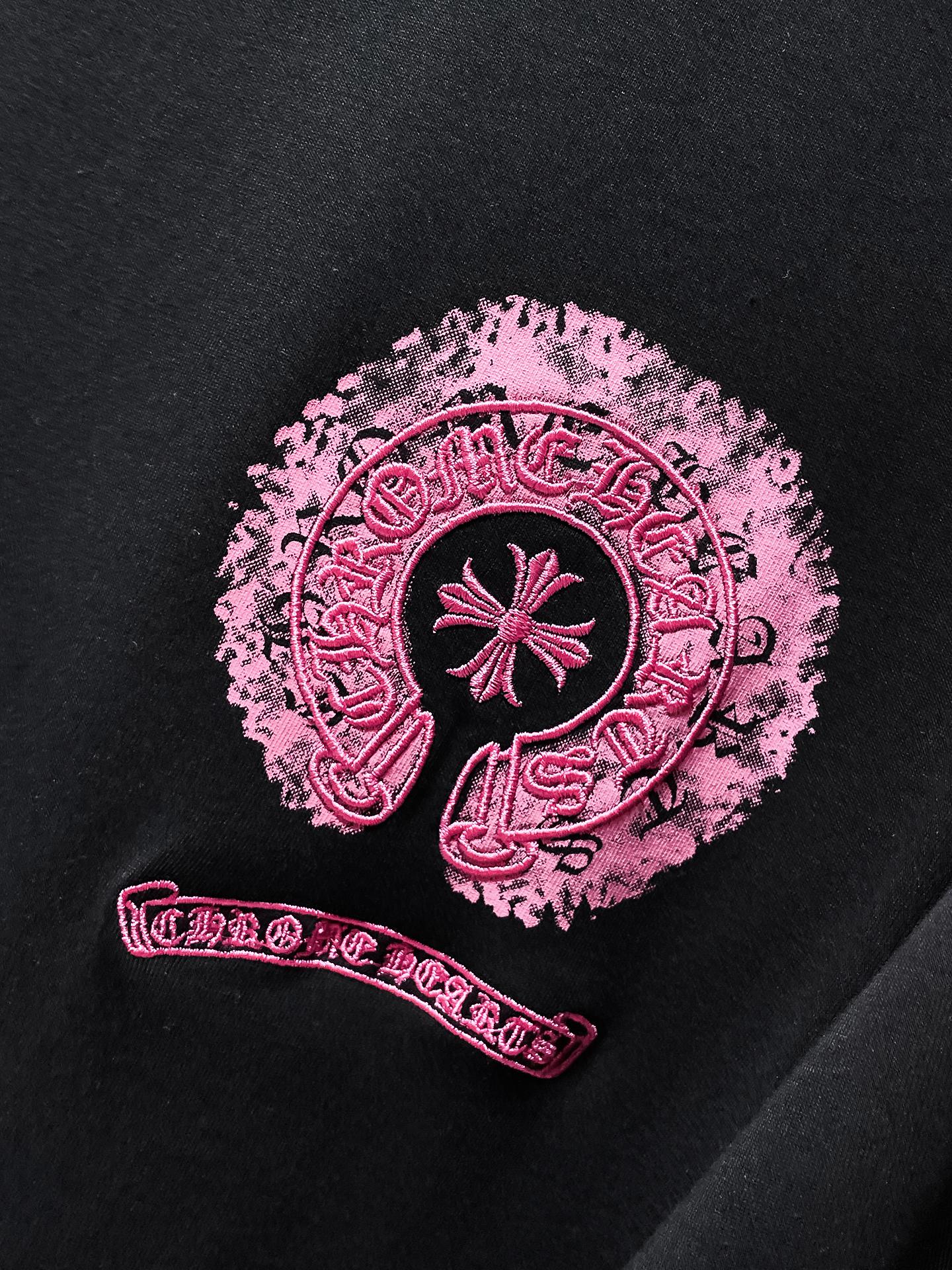 Pink Spray Horseshoe Black T-Shirt™