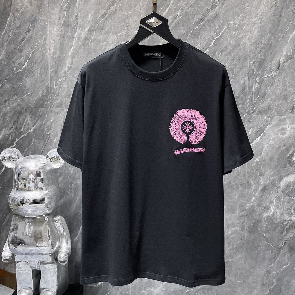 Pink Spray Horseshoe Black T-Shirt™