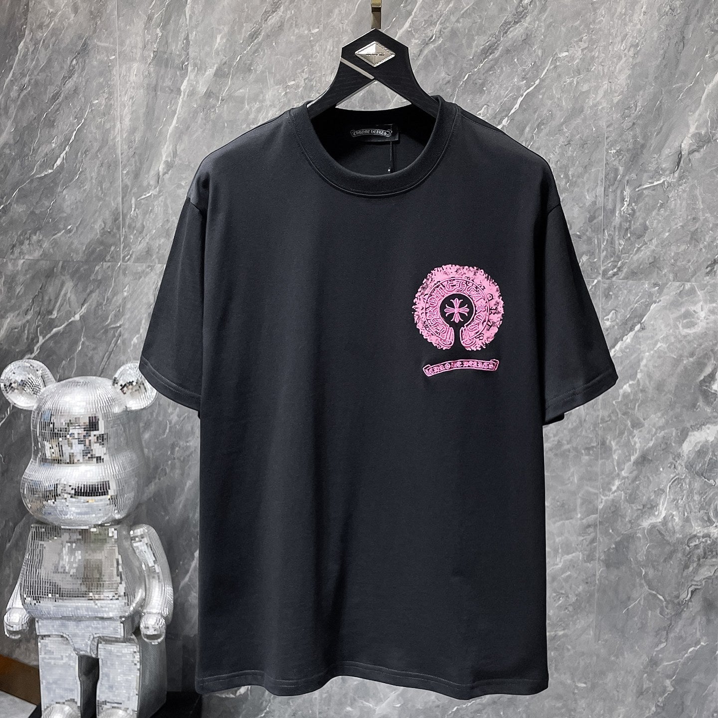 Pink Spray Horseshoe Black T-Shirt™