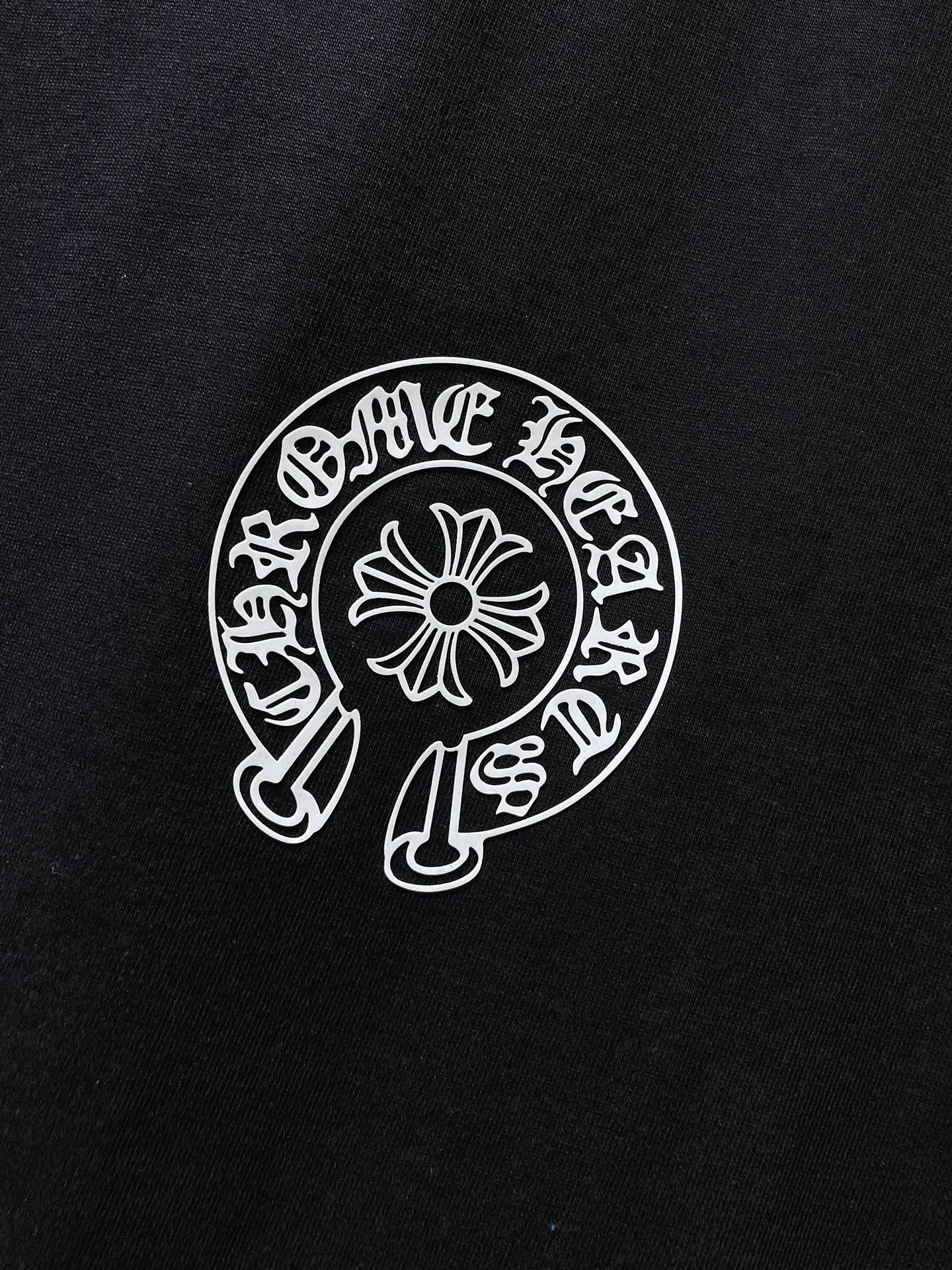 Paint Smear Horseshoe Black T-Shirt™