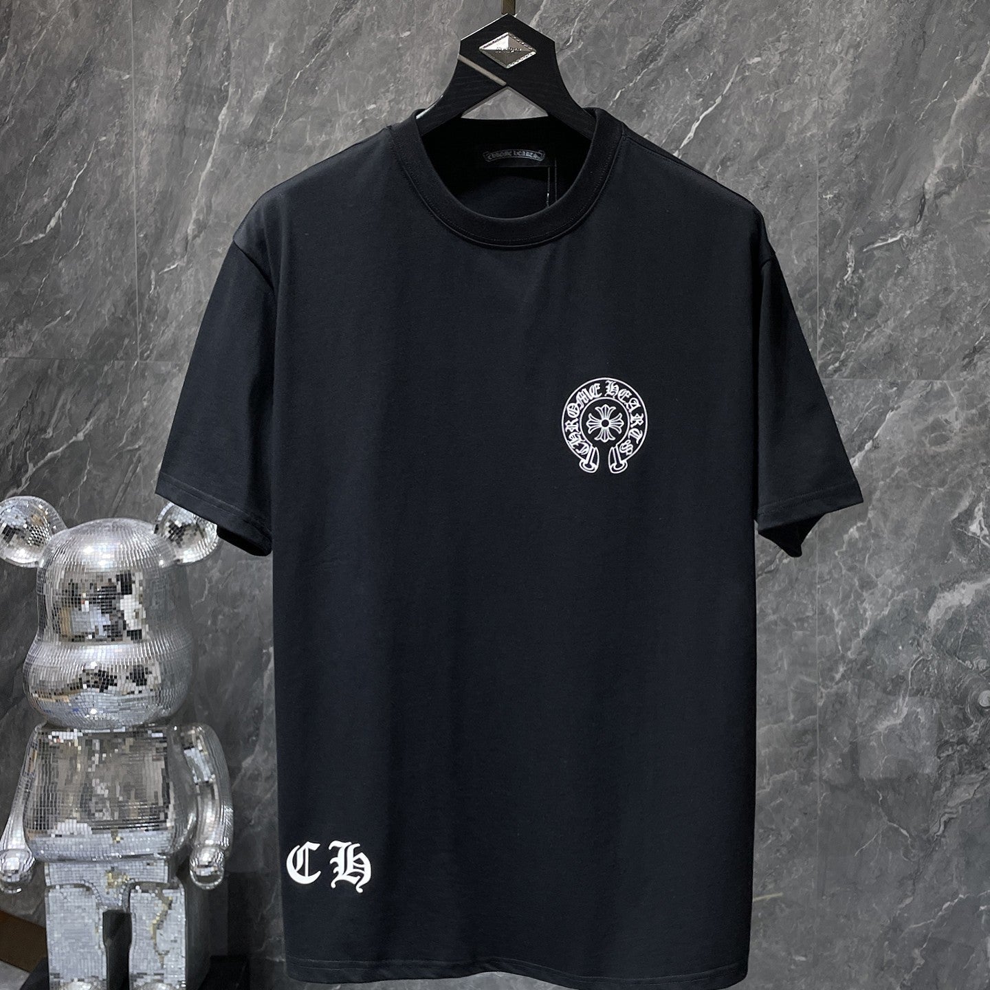 Paint Smear Horseshoe Black T-Shirt™