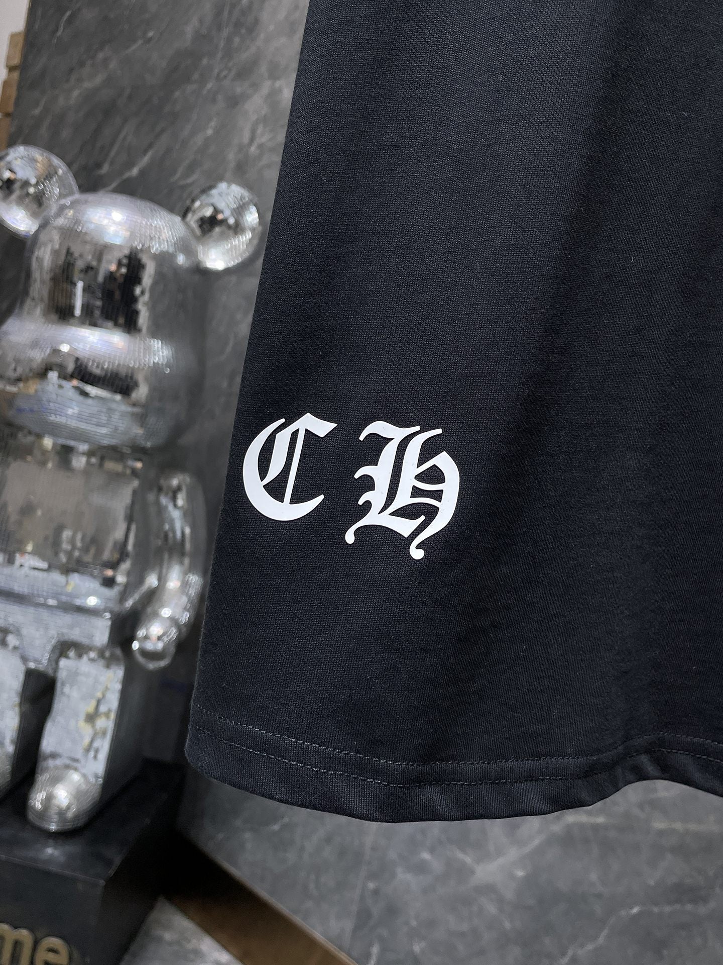 Paint Smear Horseshoe Black T-Shirt™