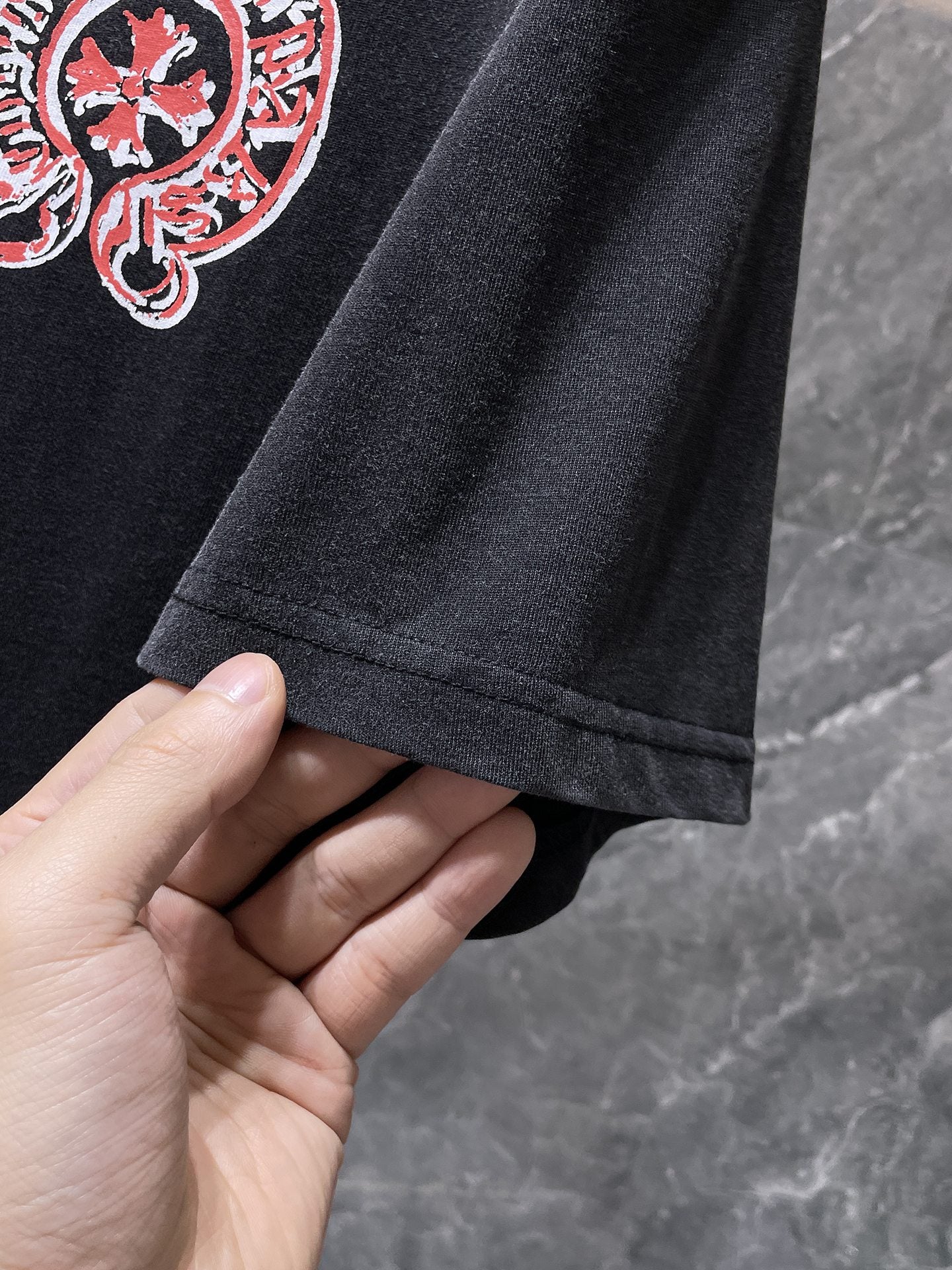 Faded Horseshoe Print Black T-Shirt™
