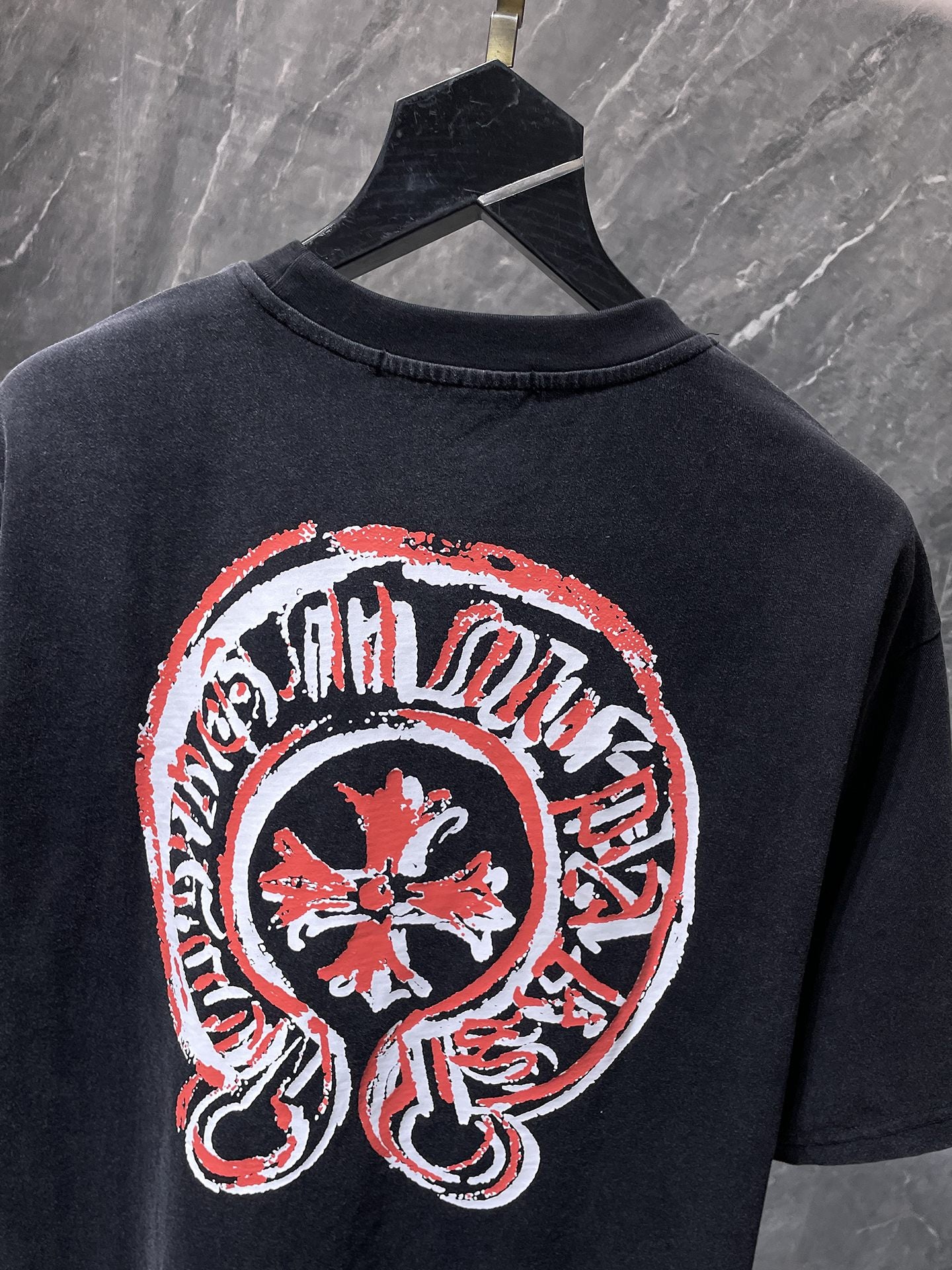 Faded Horseshoe Print Black T-Shirt™