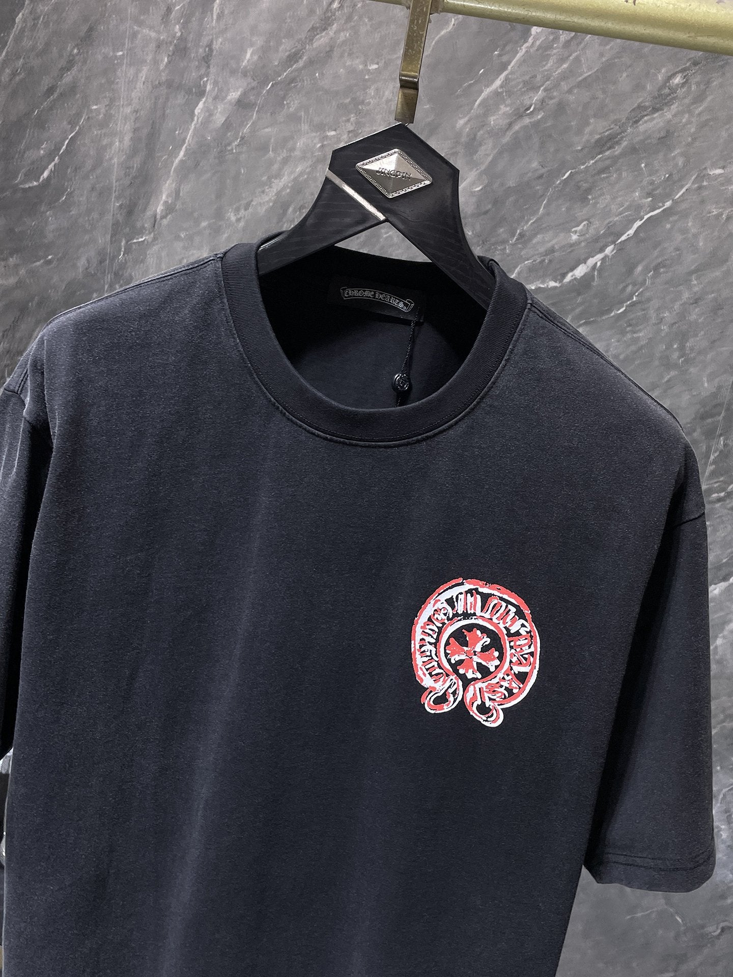 Faded Horseshoe Print Black T-Shirt™