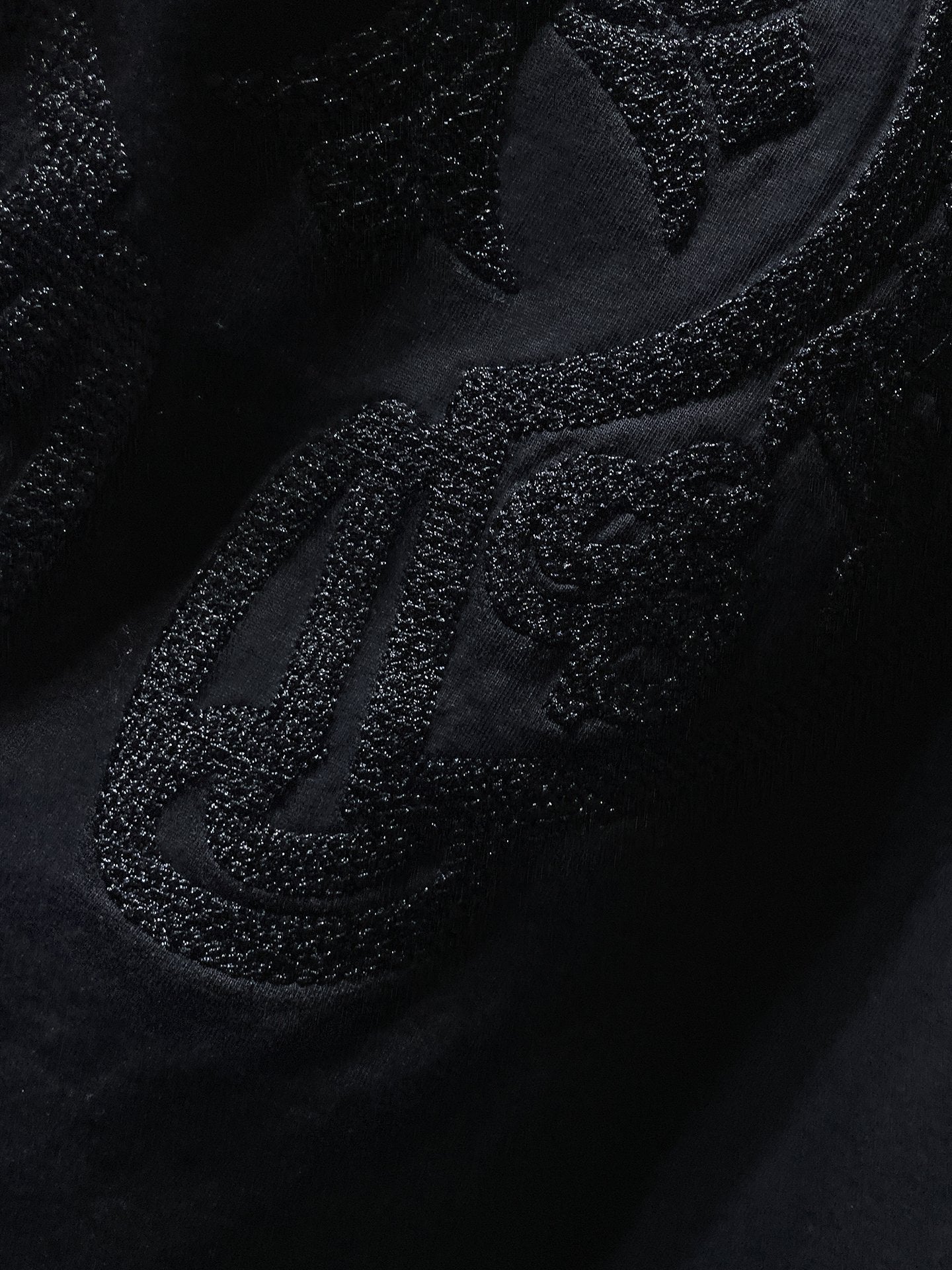 Textured Horseshoe Black T-Shirt™