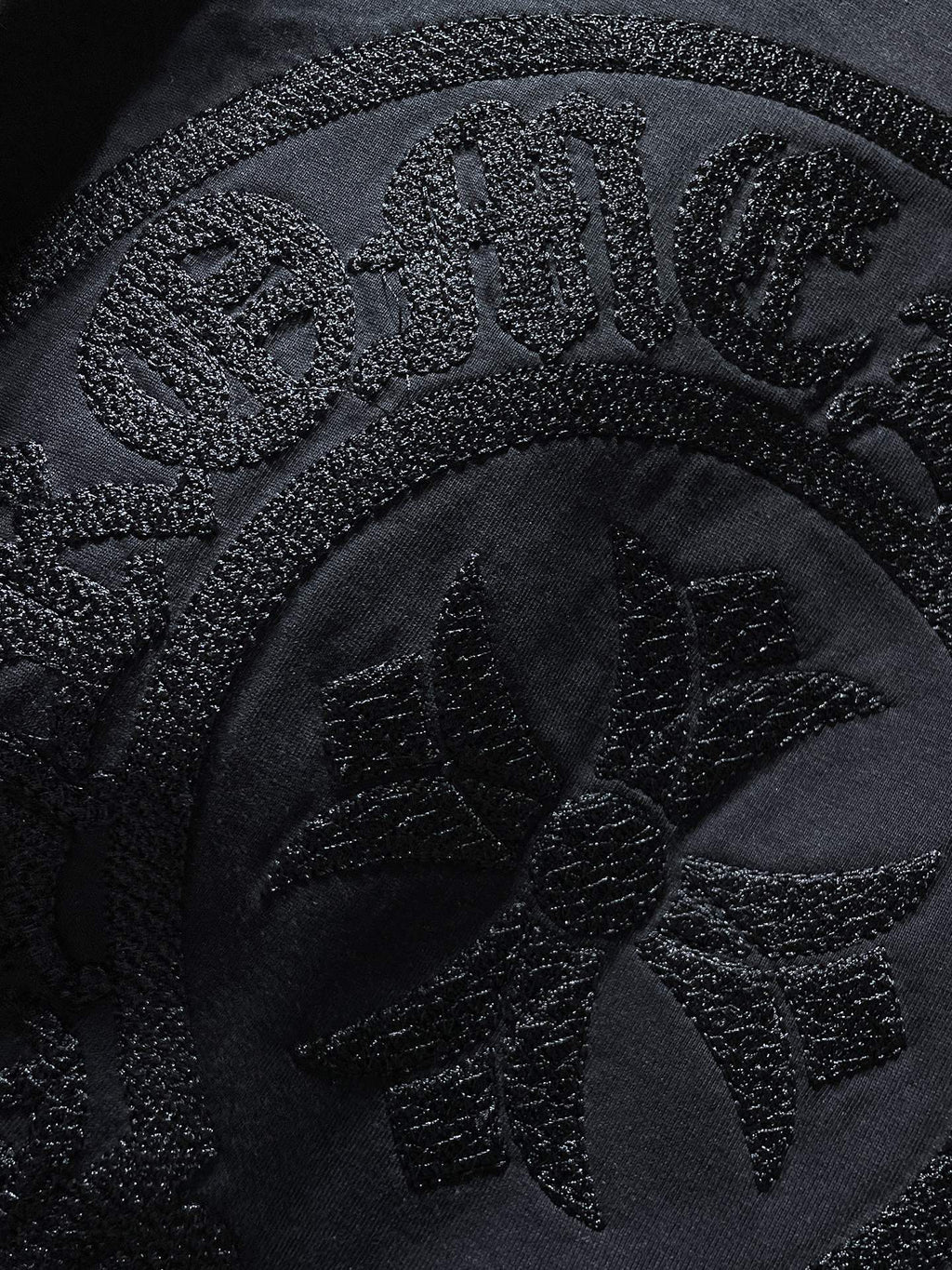 Textured Horseshoe Black T-Shirt™