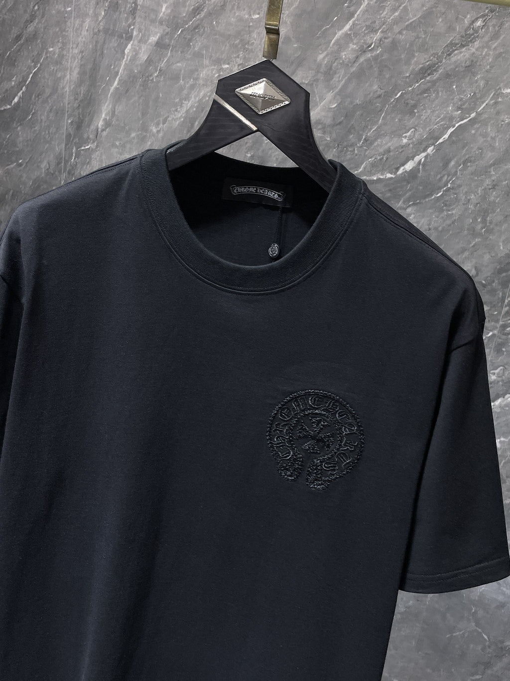 Textured Horseshoe Black T-Shirt™