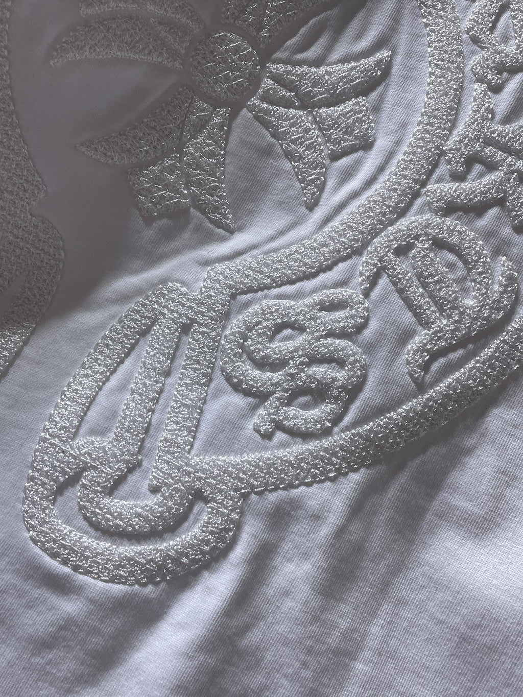 Textured Horseshoe White T-Shirt™