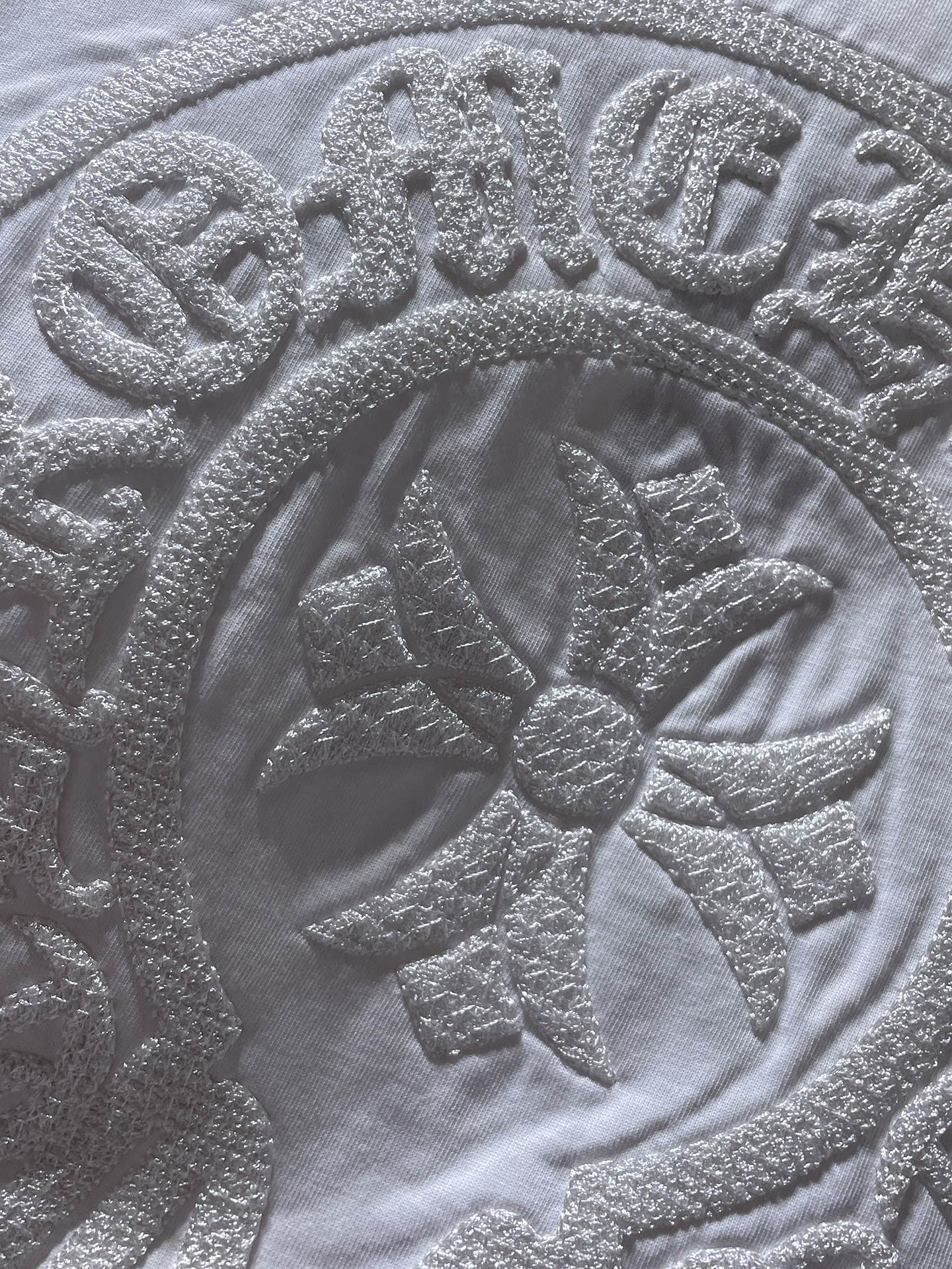 Textured Horseshoe White T-Shirt™