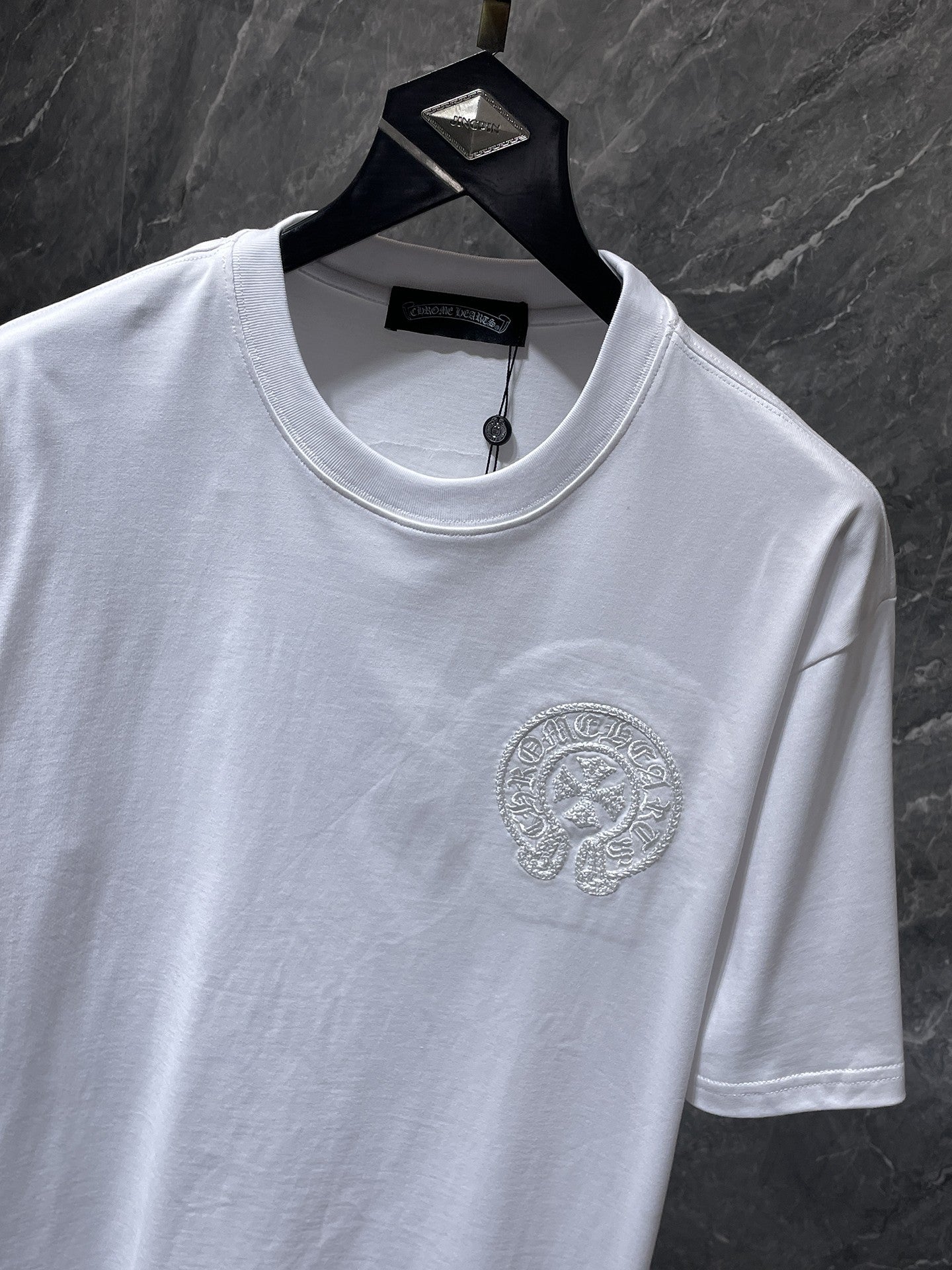 Textured Horseshoe White T-Shirt™