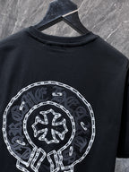 Chain Link Horseshoe Black T-Shirt™