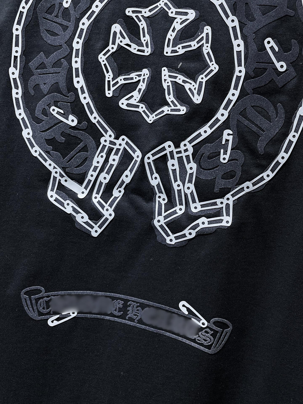 Chain Link Horseshoe Black T-Shirt™