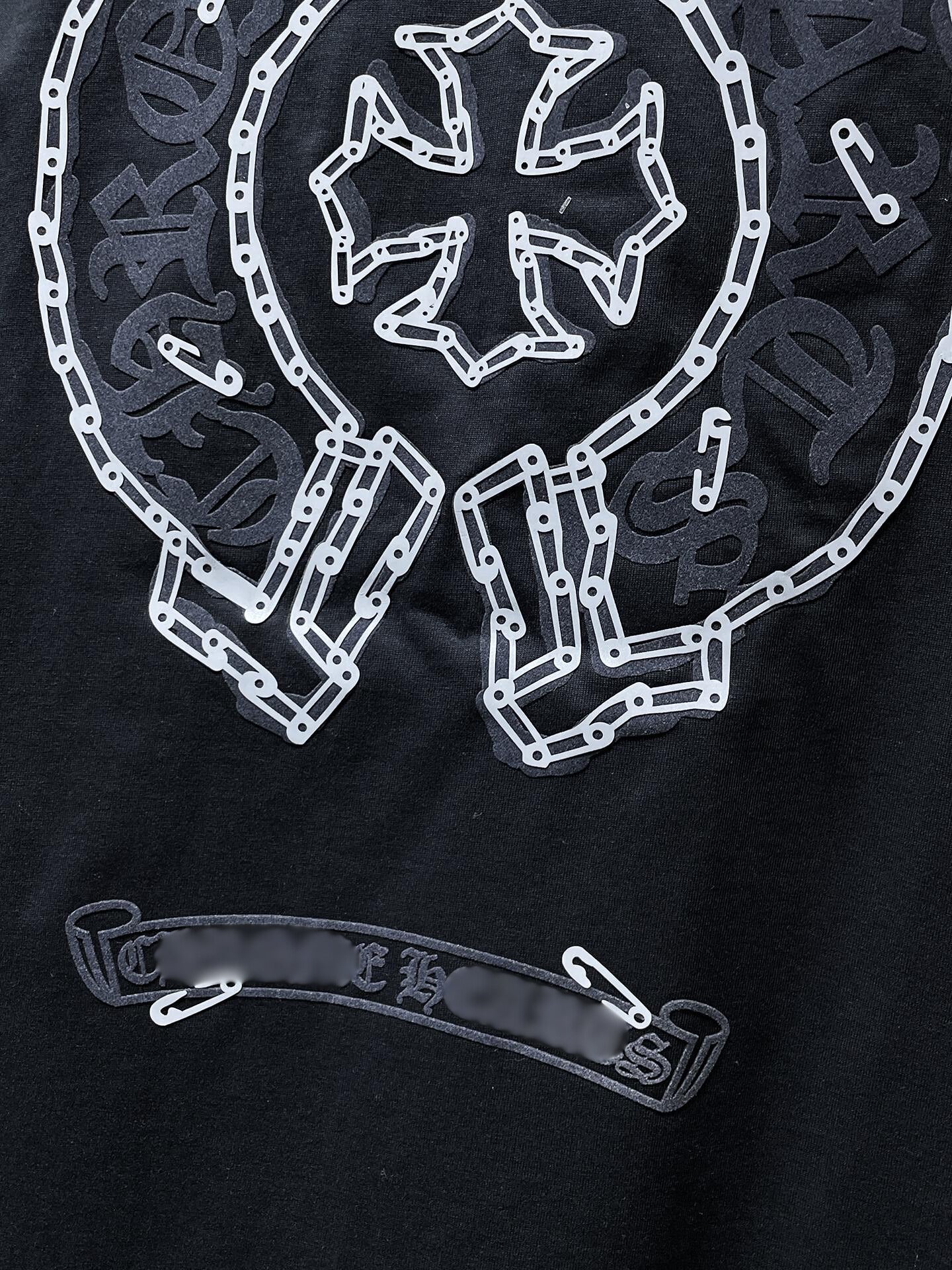 Chain Link Horseshoe Black T-Shirt™