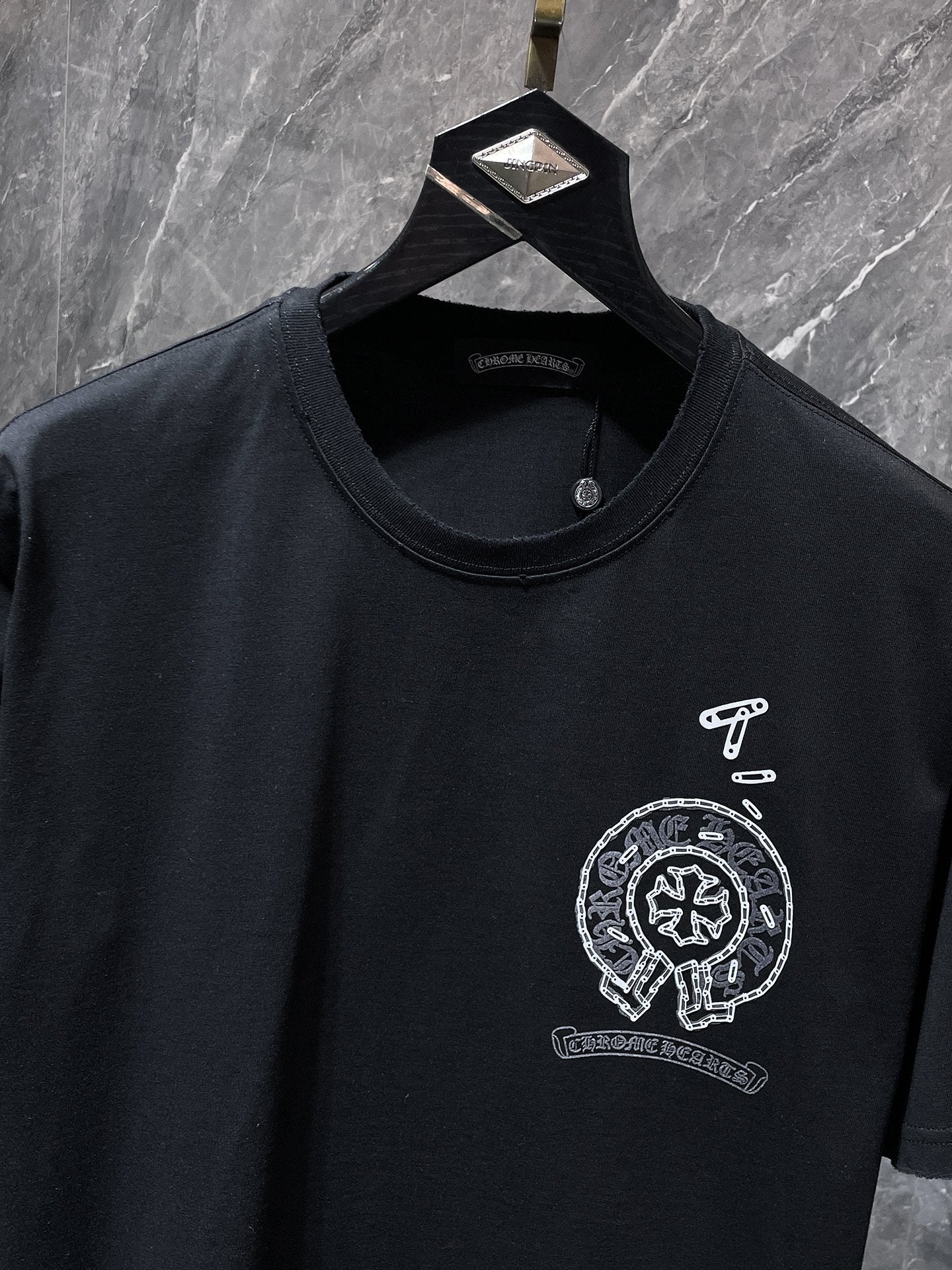 Chain Link Horseshoe Black T-Shirt™